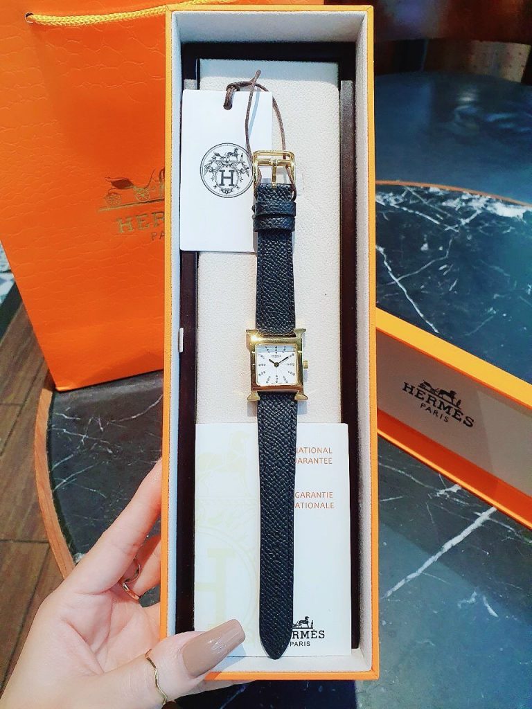 Đồng hồ nữ Hermes màu đen