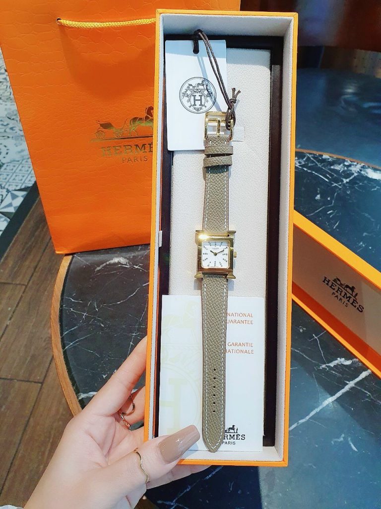 Đồng hồ nữ Hermes màu xám