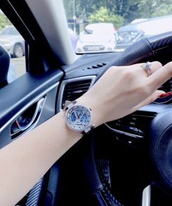 Đồng hồ nữ đính đá Louis Vuitton