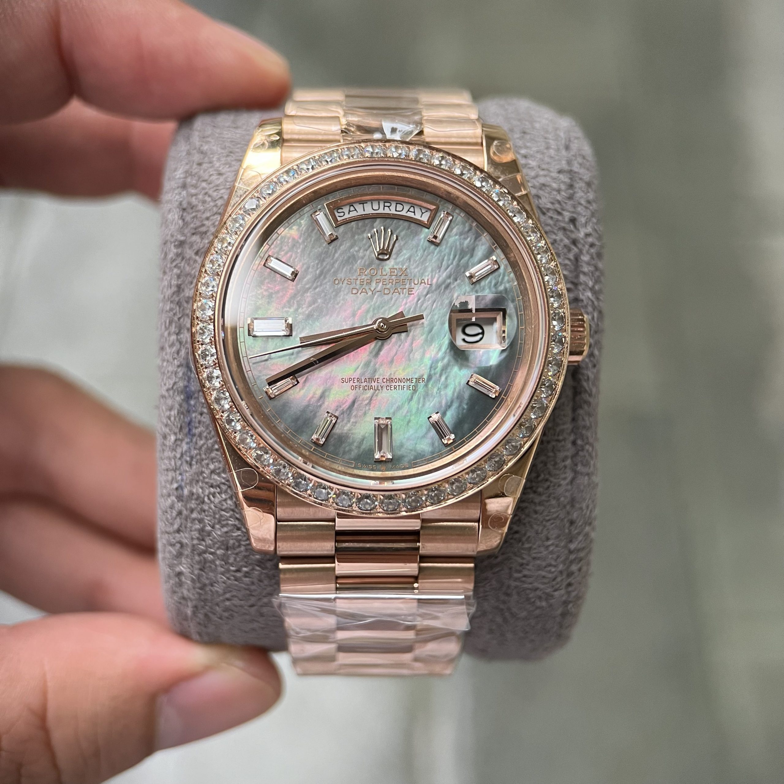 Đồng Hồ Rolex Day-Date mặt khảm trai Đồng Hồ Rolex Day-Date mặt khảm trai