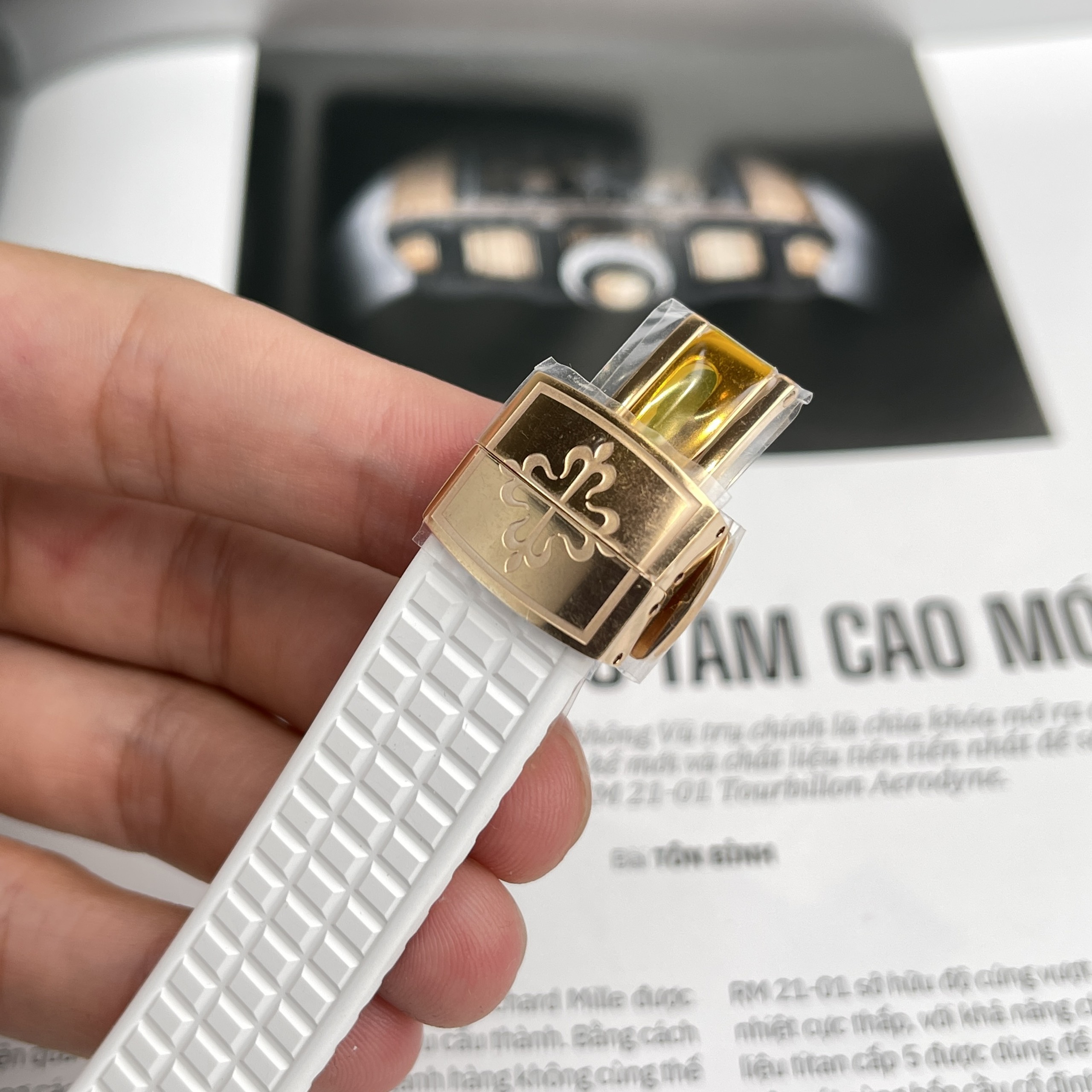 Đồng hồ Patek Philippe Aquanaut nữ dây cao su màu trắng Đồng hồ Patek Philippe Aquanaut nữ dây cao su màu trắng