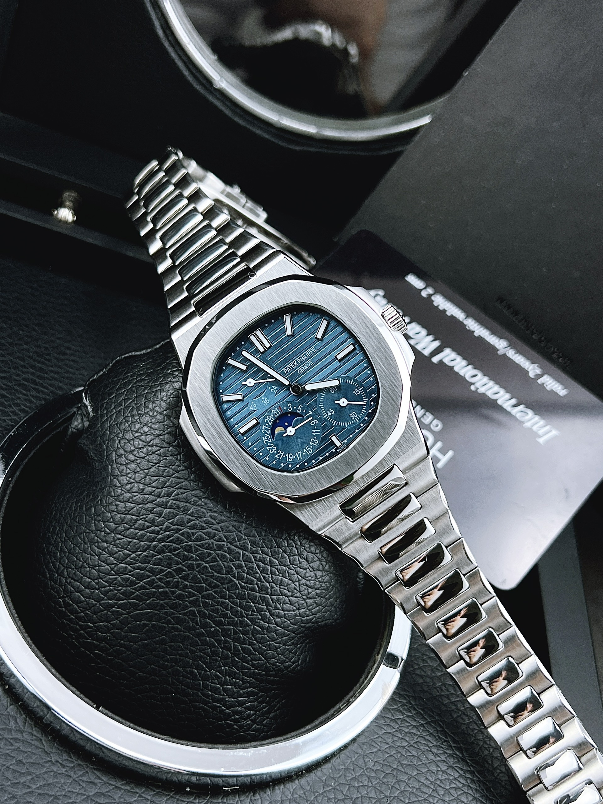 Đồng hồ Patek Philippe Nautilus 5712 Fake Nhật Đồng hồ Patek Philippe Nautilus 5712 Fake Nhật