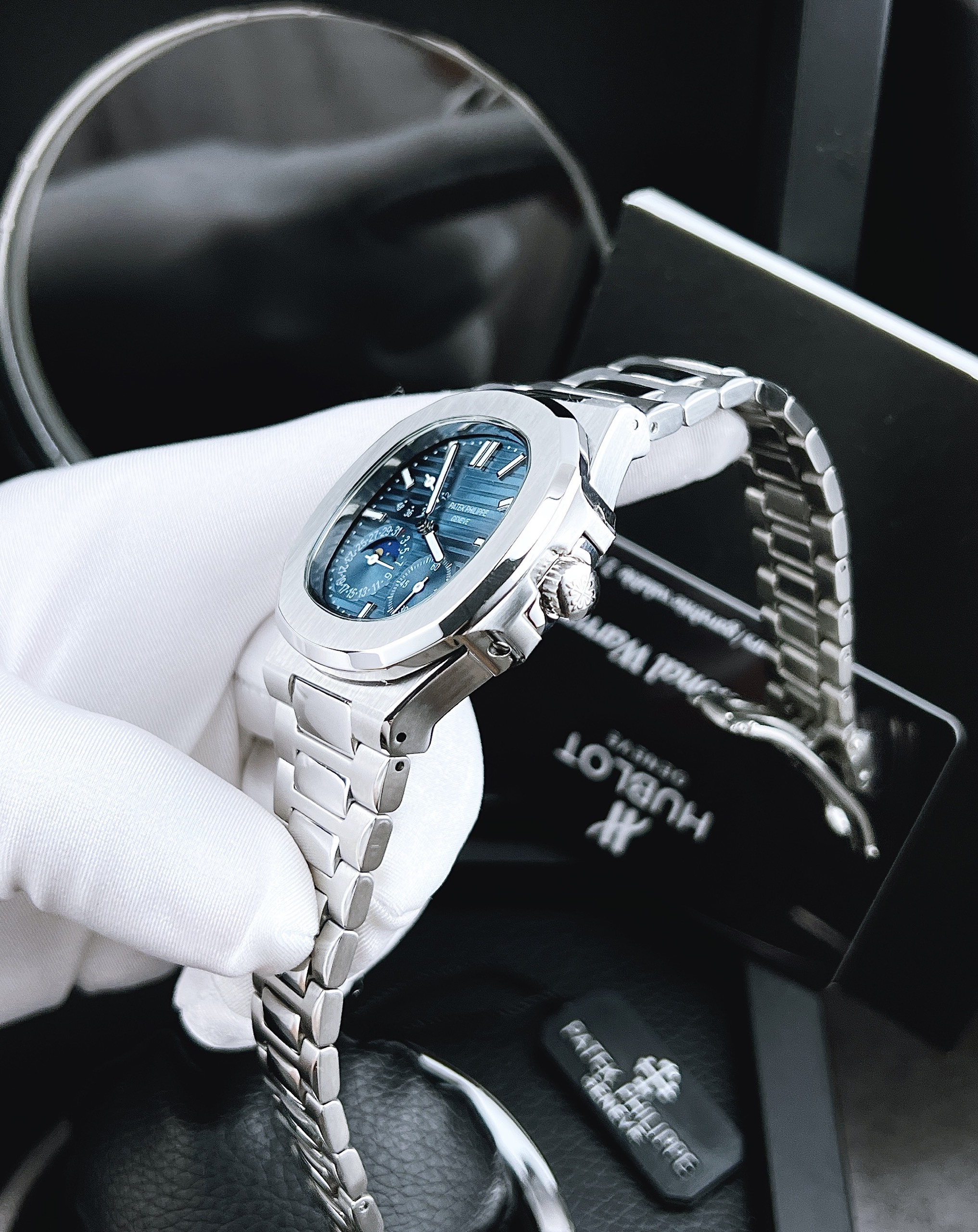 Đồng hồ Patek Philippe Nautilus 5712 nam dây kim loại Đồng hồ Patek Philippe Nautilus 5712 nam dây kim loại