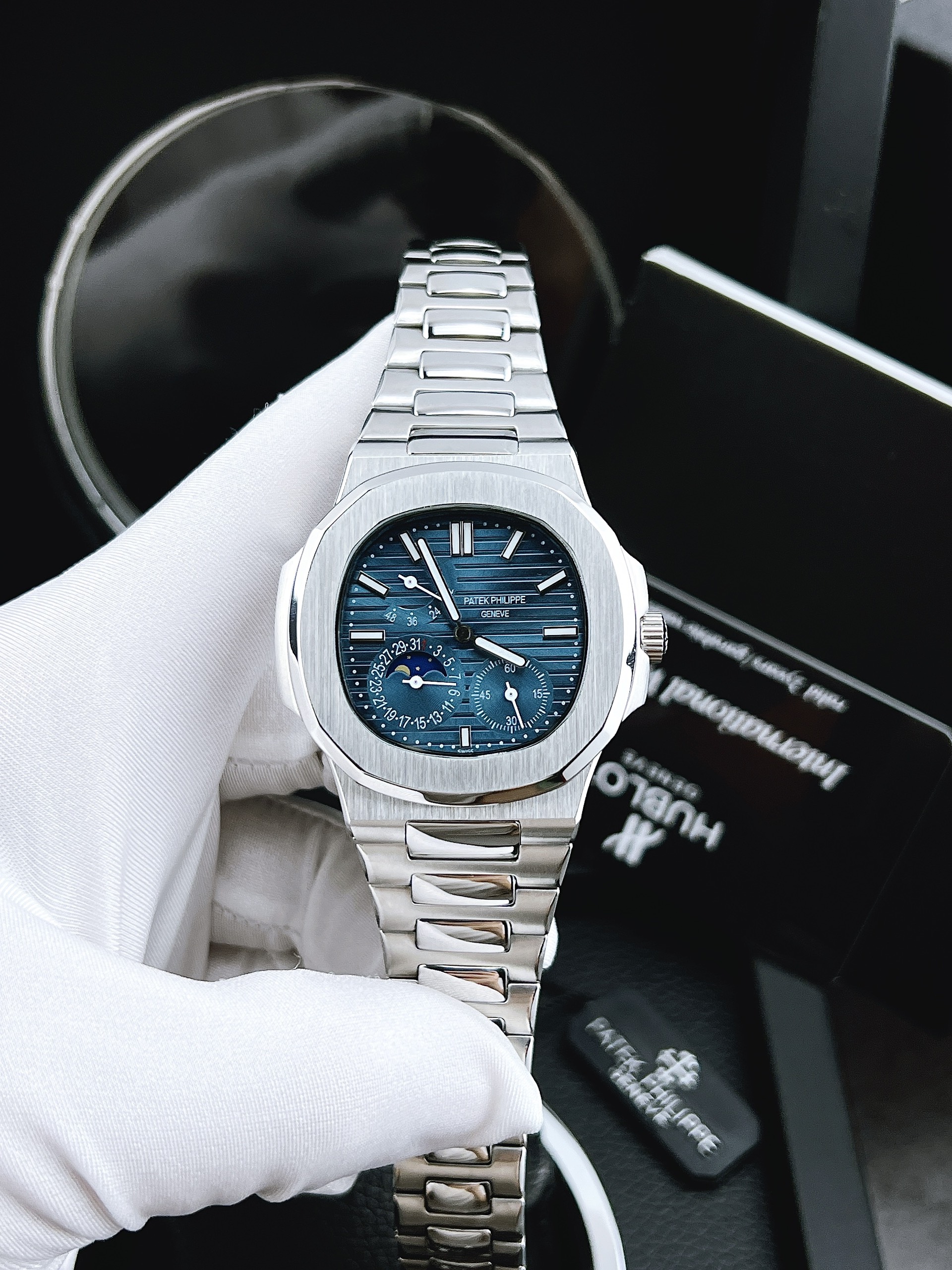 Đồng hồ Patek Philippe Nautilus 5712 nam siêu cấp Đồng hồ Patek Philippe Nautilus 5712 nam siêu cấp