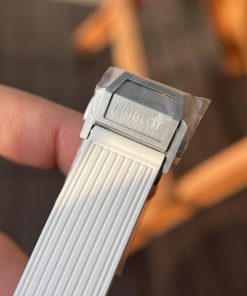 Đồng hồ Hublot màu trắng