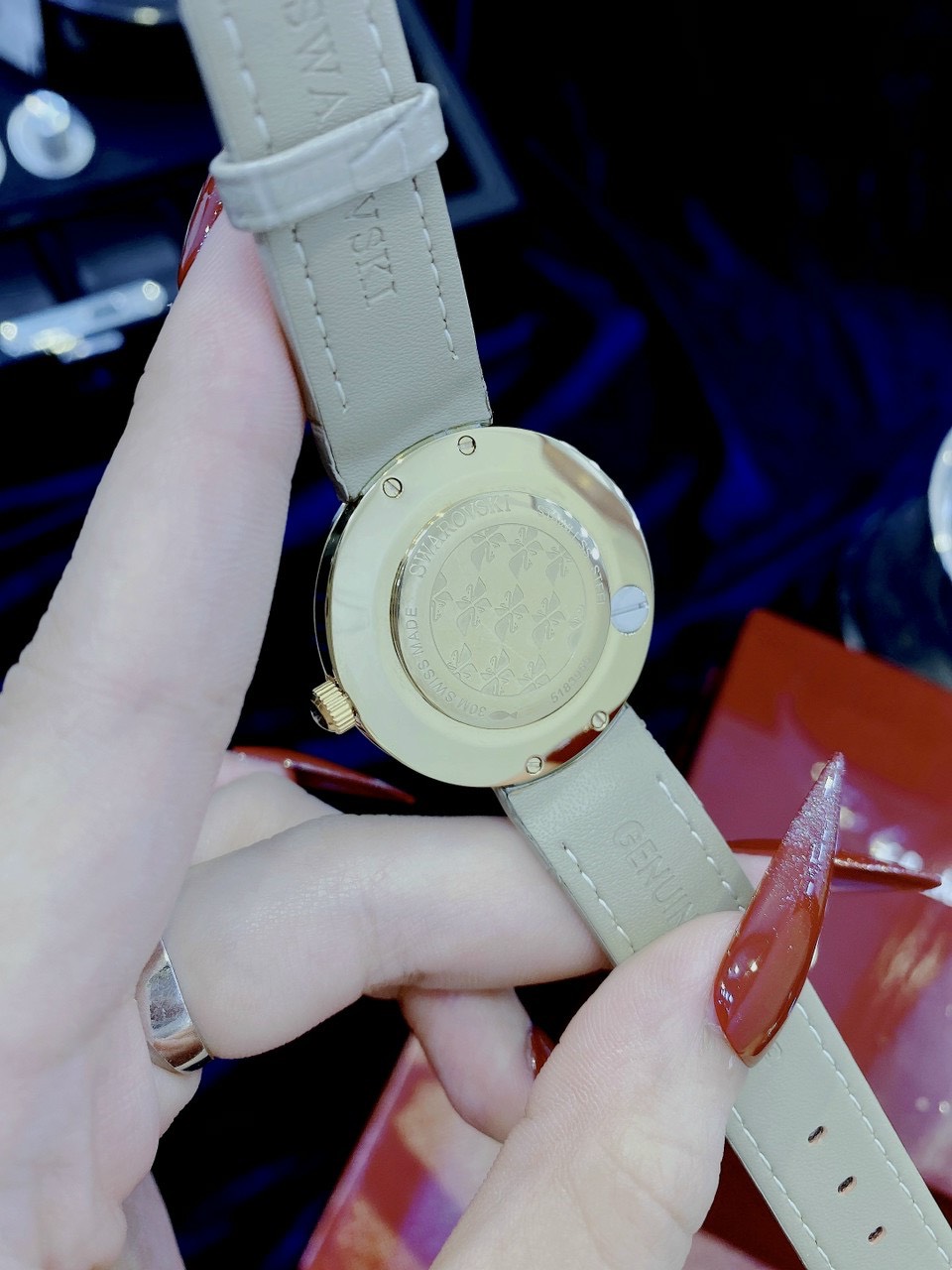 Đồng hồ Swarovski dây da giá rẻ Đồng hồ Swarovski dây da giá rẻ