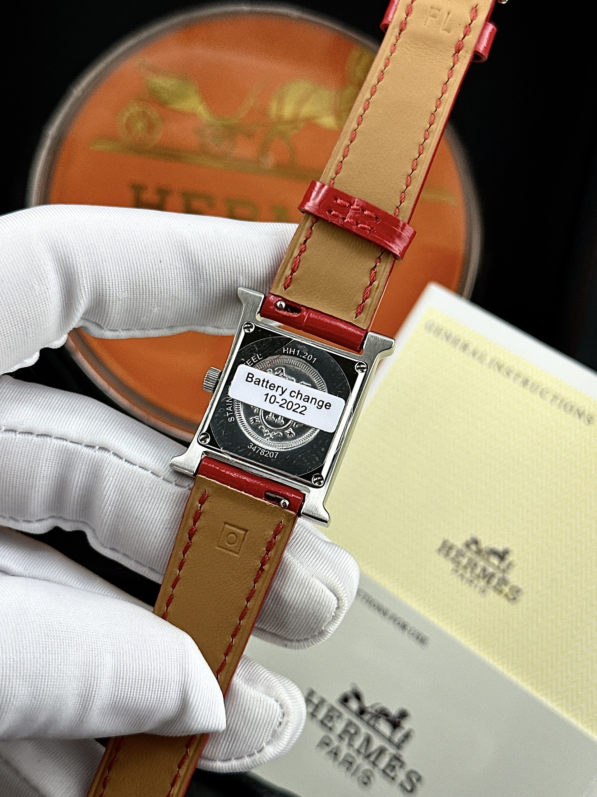 Đồng hồ nữ Hermes mặt vuông dây da siêu cấp Đồng hồ nữ Hermes mặt vuông dây da siêu cấp