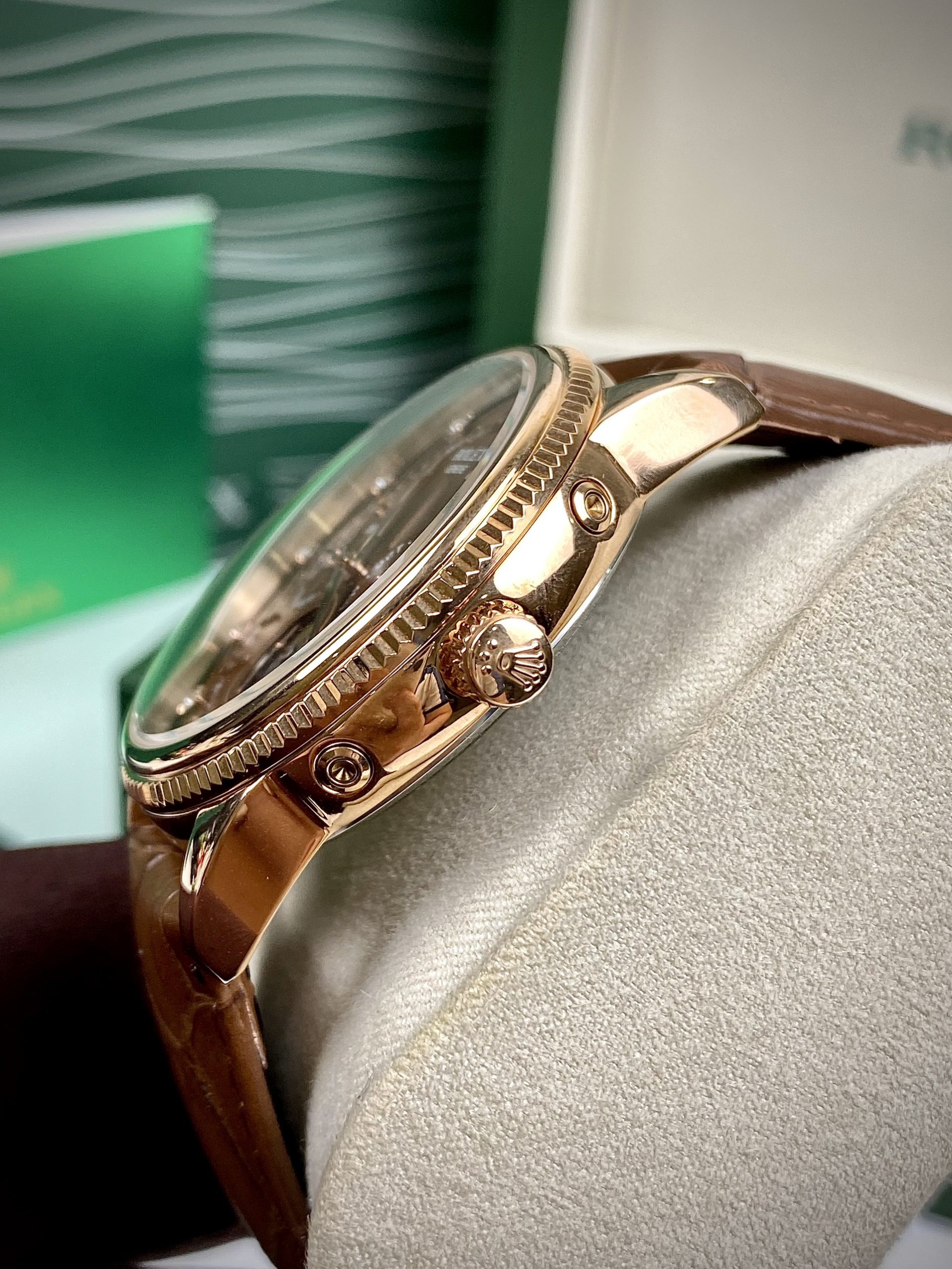 Đồng hồ Rolex Sun & Moon nam dây da màu nâu cọc số đính đá Đồng hồ Rolex Sun & Moon nam dây da màu nâu cọc số đính đá