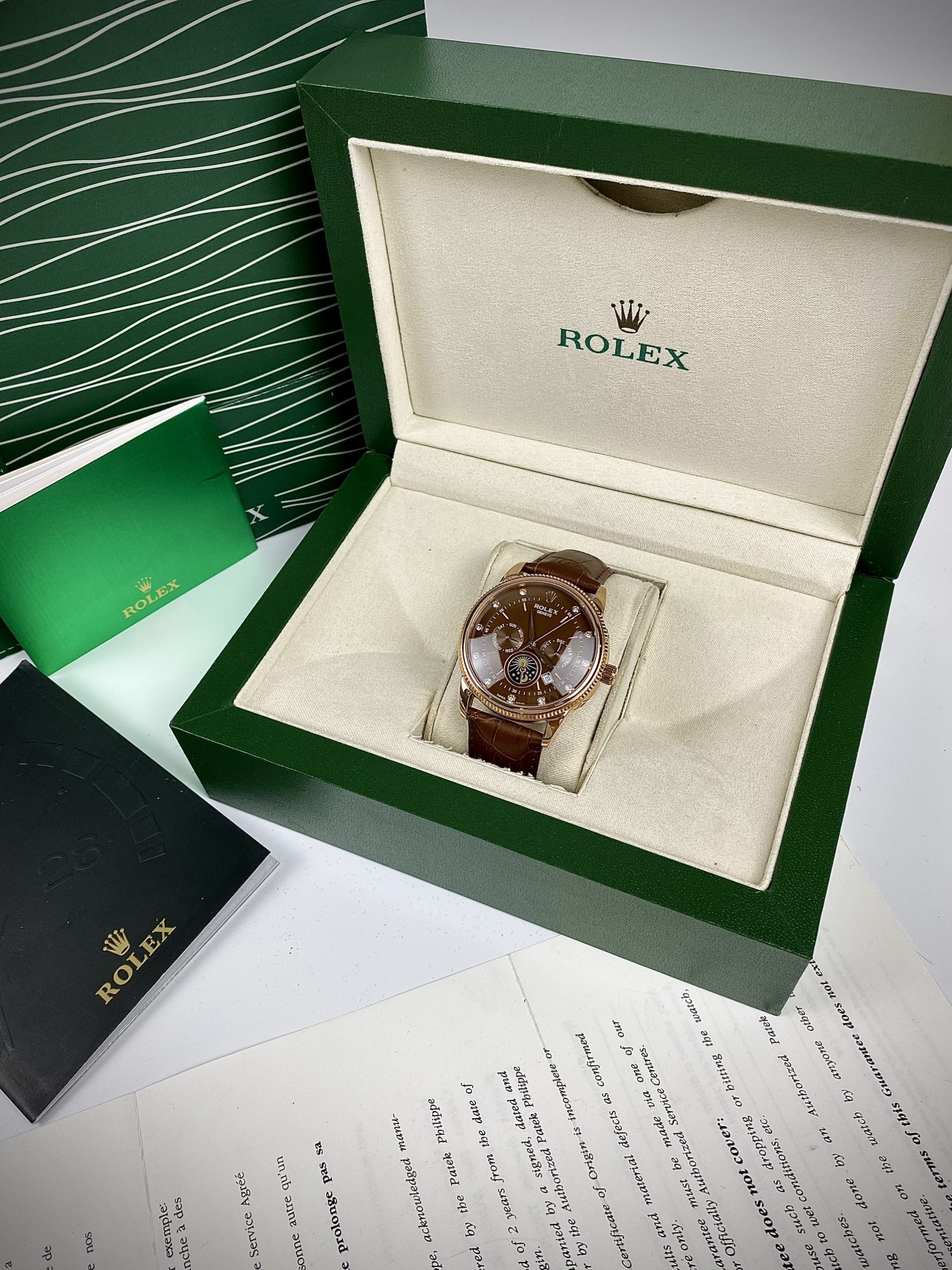 Đồng hồ Rolex Sun & Moon nam dây da màu nâu cọc số đính đá Đồng hồ Rolex Sun & Moon nam dây da màu nâu cọc số đính đá