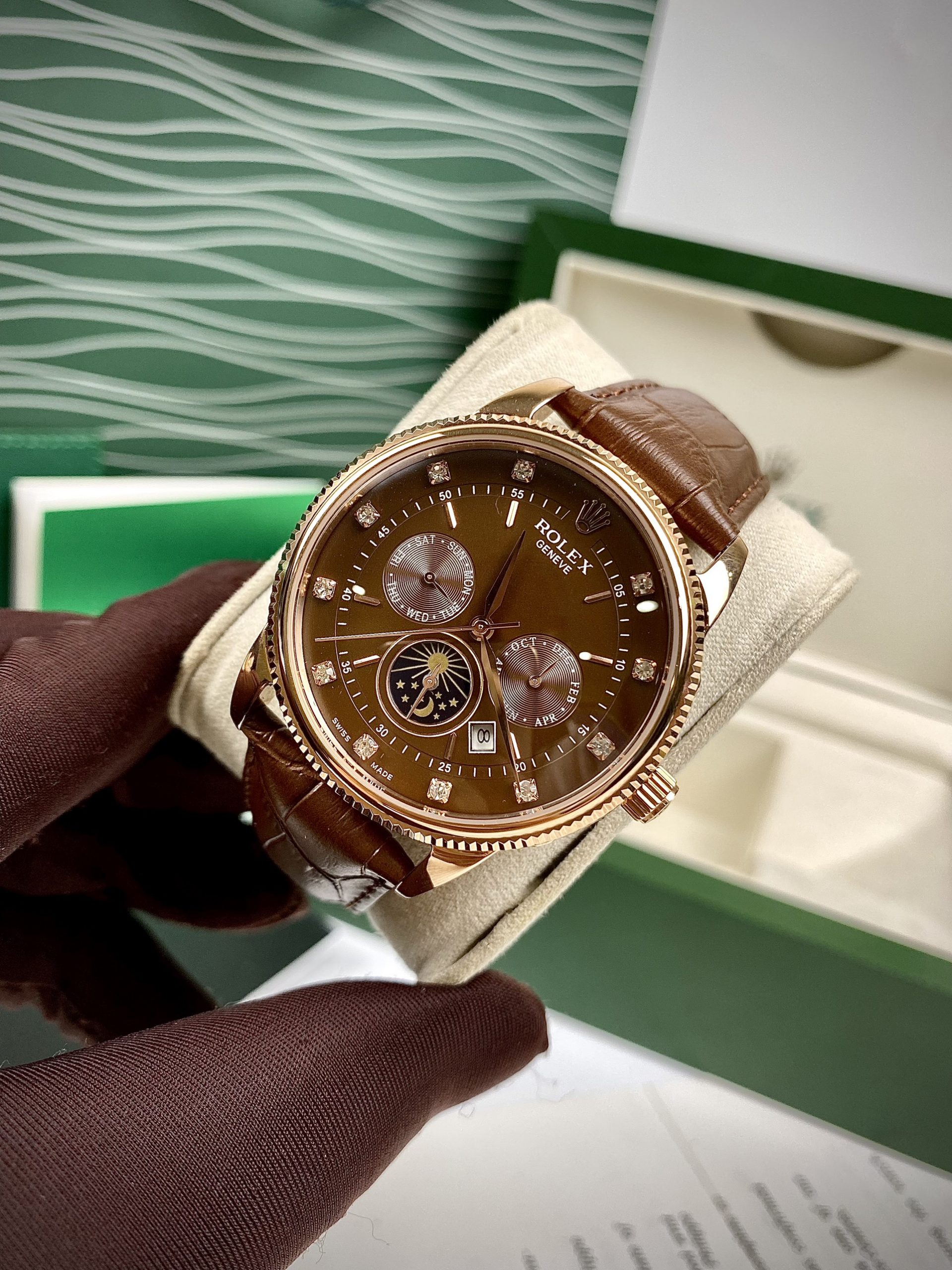 Đồng hồ Rolex Sun & Moon nam dây da màu nâu cọc số đính đá Đồng hồ Rolex Sun & Moon nam dây da màu nâu cọc số đính đá