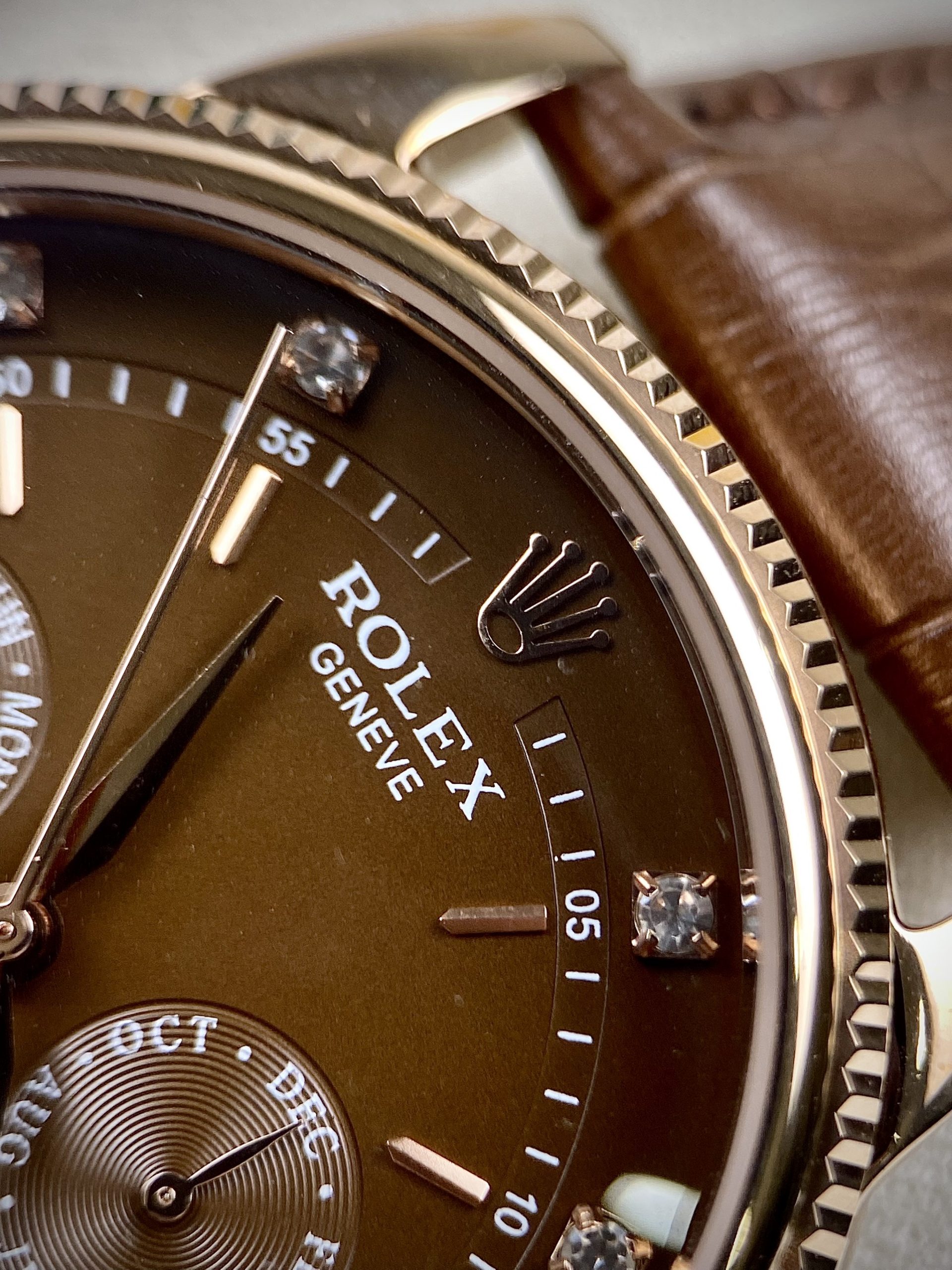 Đồng hồ Rolex Sun & Moon nam dây da màu nâu cọc số đính đá Đồng hồ Rolex Sun & Moon nam dây da màu nâu cọc số đính đá