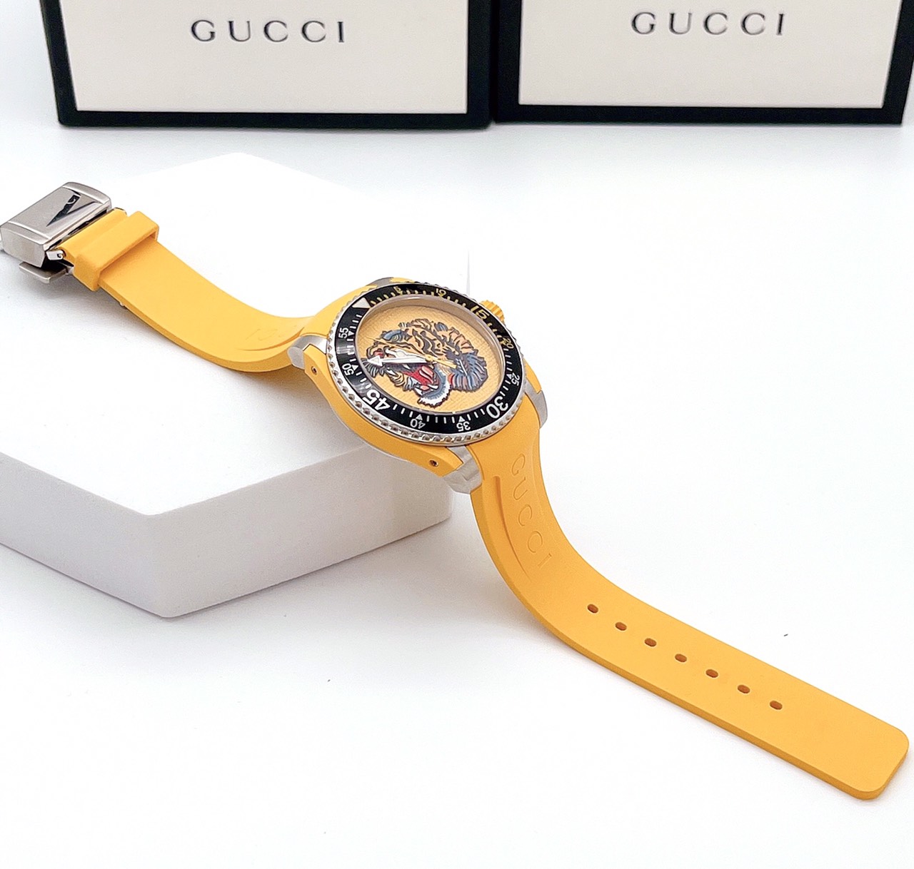 Đồng hồ Gucci Dive Rubber Watch unisex nam nữ dây cao su Đồng hồ Gucci Dive Rubber Watch unisex nam nữ dây cao su