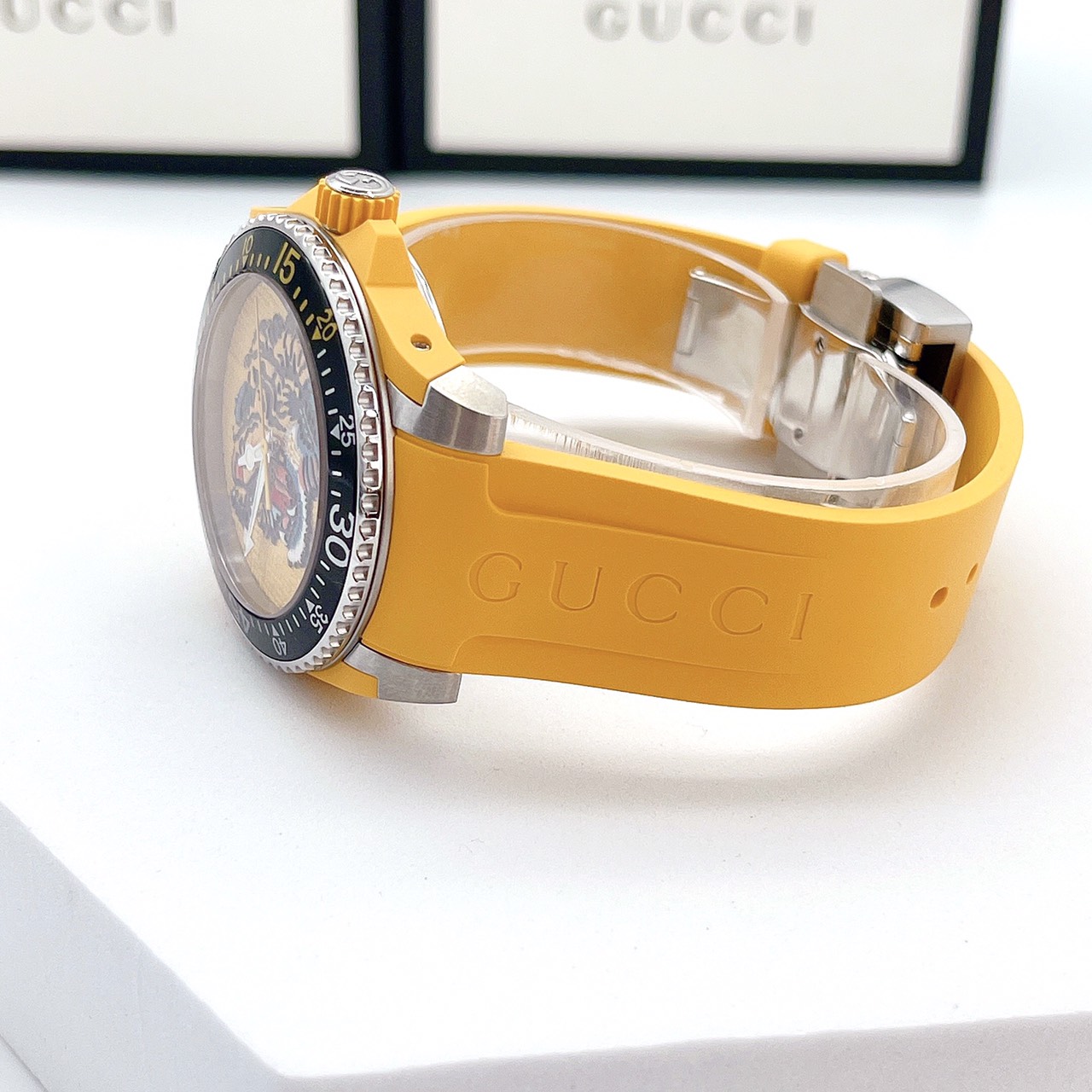Đồng hồ Gucci Dive Rubber Watch unisex nam nữ dây cao su Đồng hồ Gucci Dive Rubber Watch unisex nam nữ dây cao su