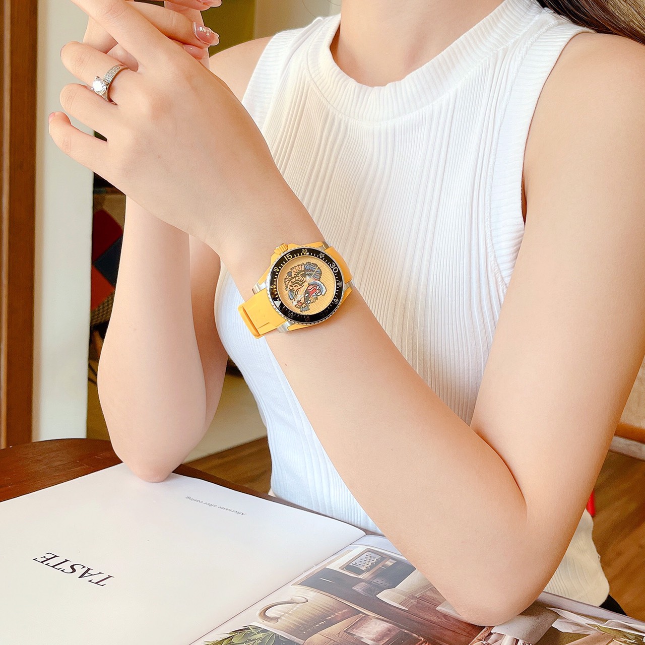 Đồng hồ Gucci Dive Rubber Watch unisex nam nữ dây cao su Đồng hồ Gucci Dive Rubber Watch unisex nam nữ dây cao su