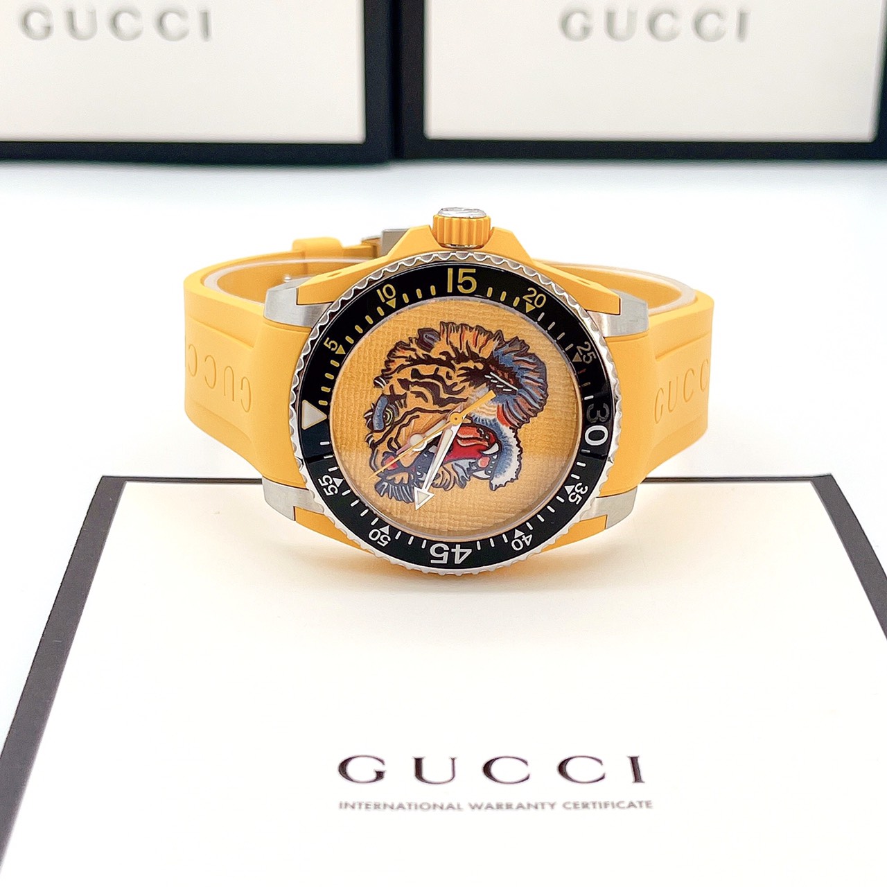 Đồng hồ Gucci Dive Rubber Watch unisex nam nữ dây cao su Đồng hồ Gucci Dive Rubber Watch unisex nam nữ dây cao su