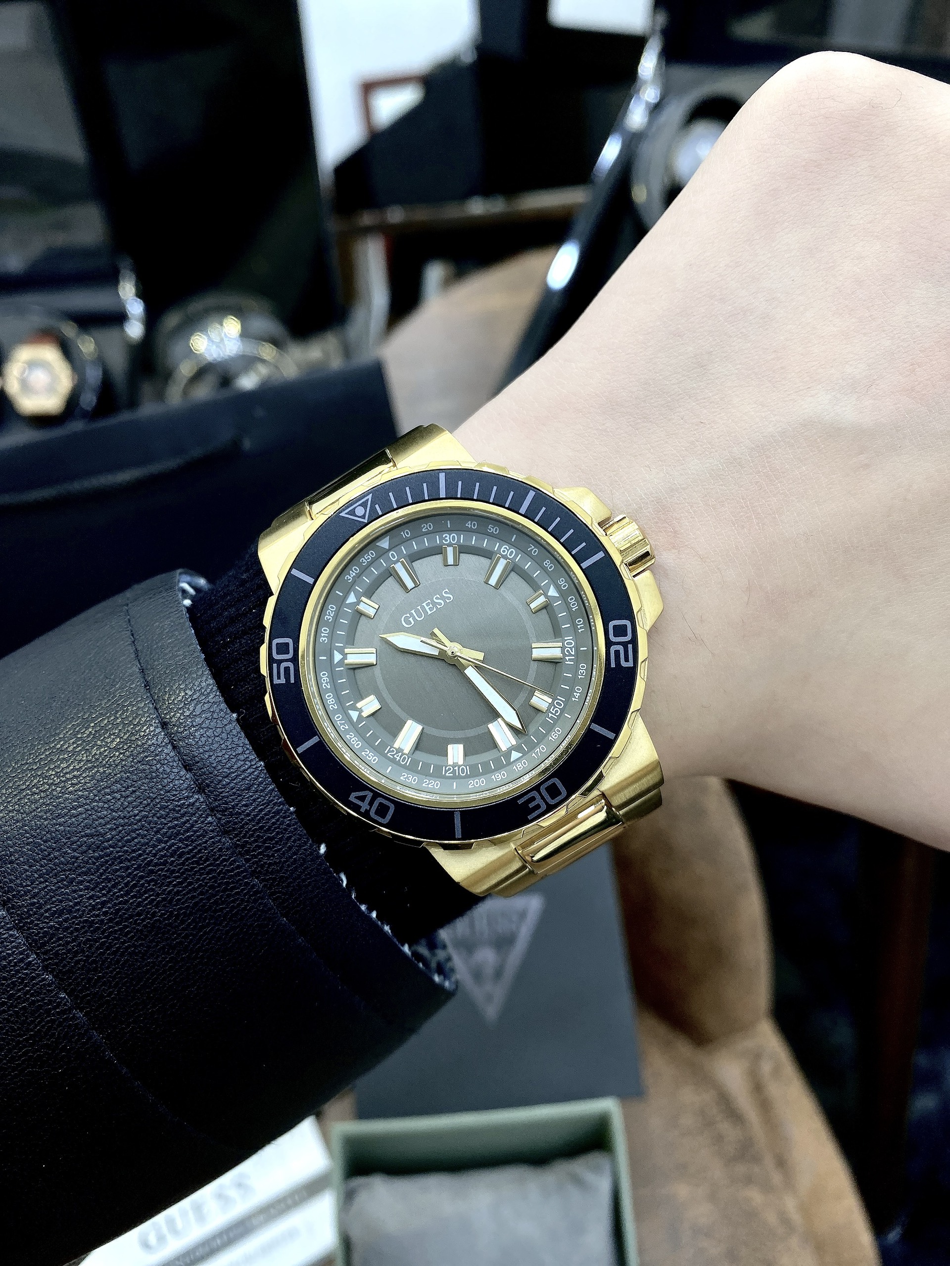 Đồng hồ nam Guess dây kim loại giá rẻ like auth 3 phiên bản 44mm Đồng hồ nam Guess dây kim loại giá rẻ like auth 3 phiên bản 44mm