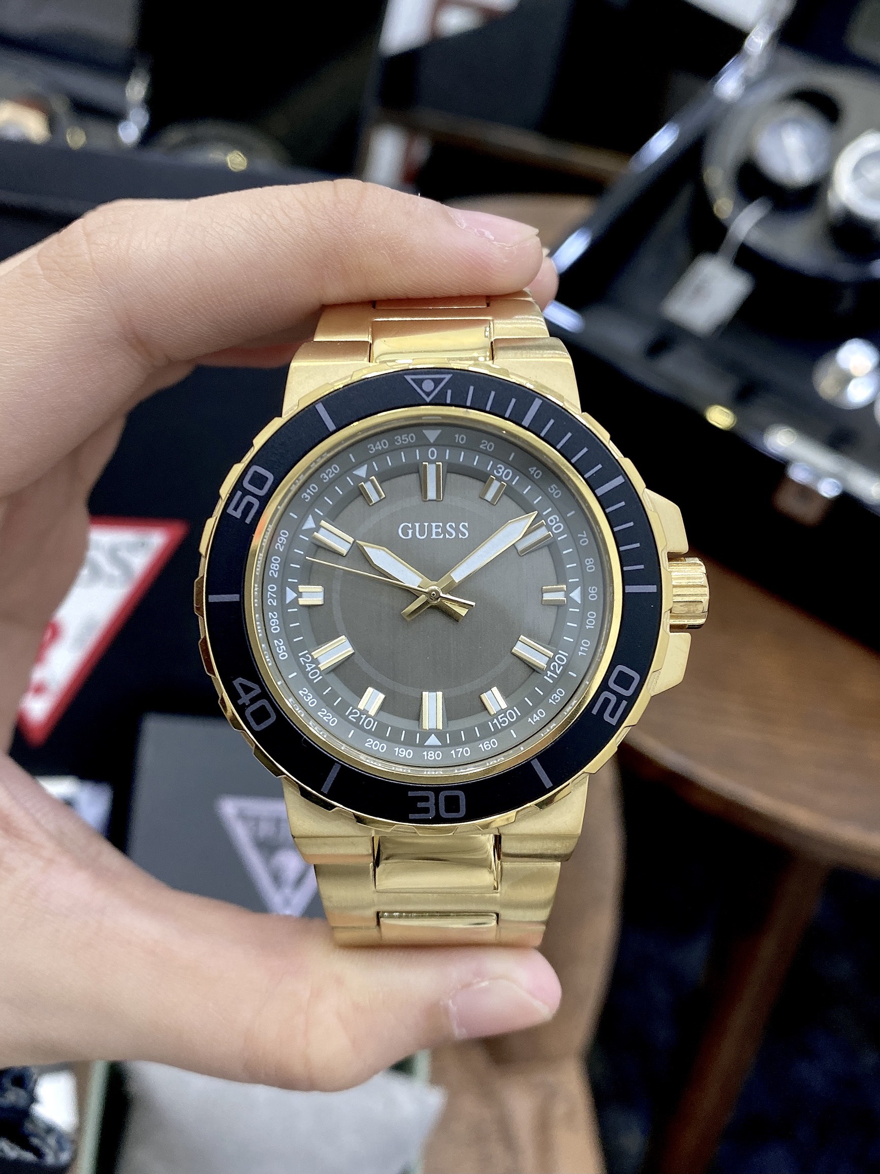 Đồng hồ nam Guess dây kim loại giá rẻ like auth 3 phiên bản 44mm Đồng hồ nam Guess dây kim loại giá rẻ like auth 3 phiên bản 44mm