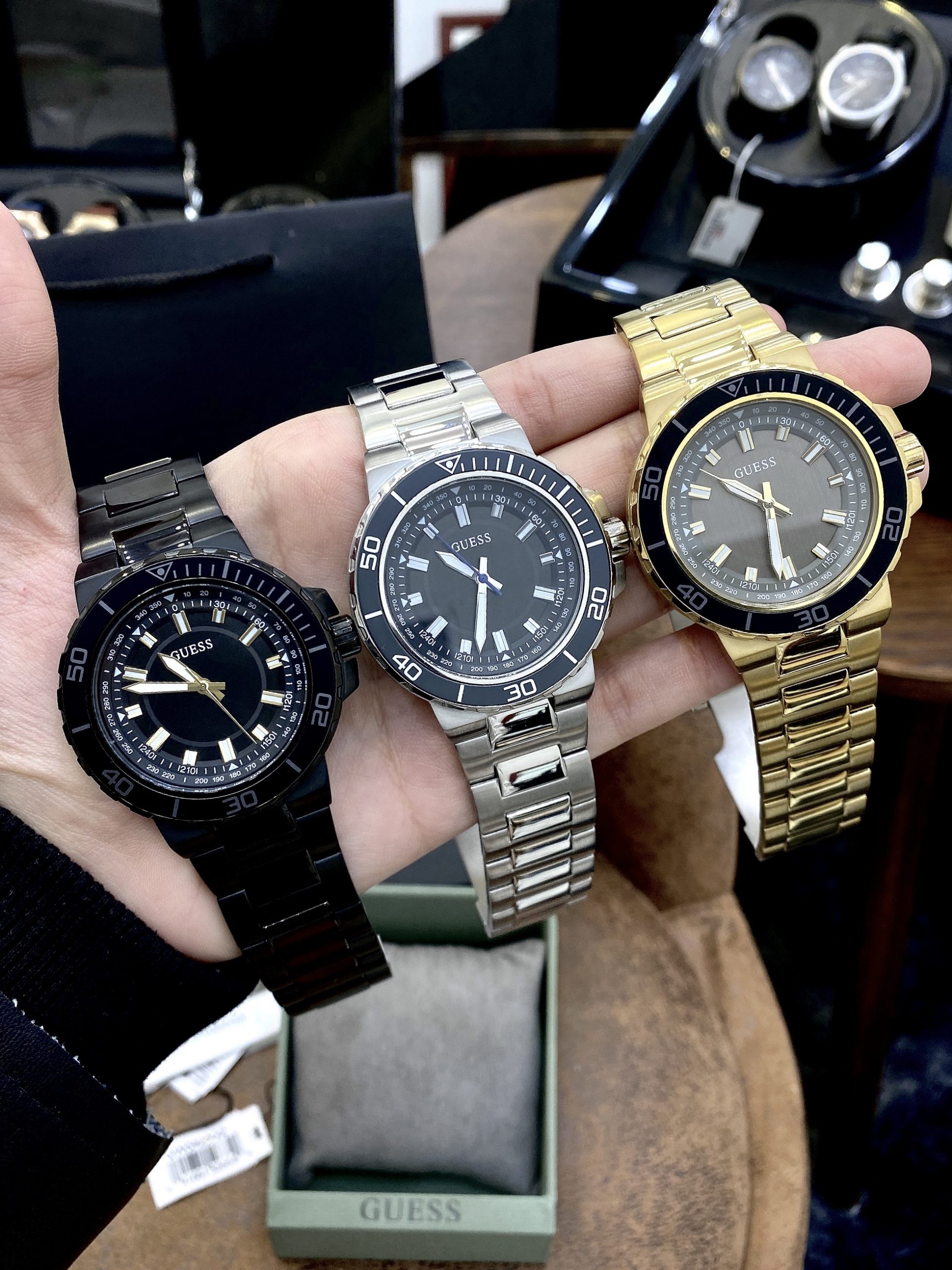 Đồng hồ nam Guess dây kim loại giá rẻ like auth 3 phiên bản 44mm Đồng hồ nam Guess dây kim loại giá rẻ like auth 3 phiên bản 44mm