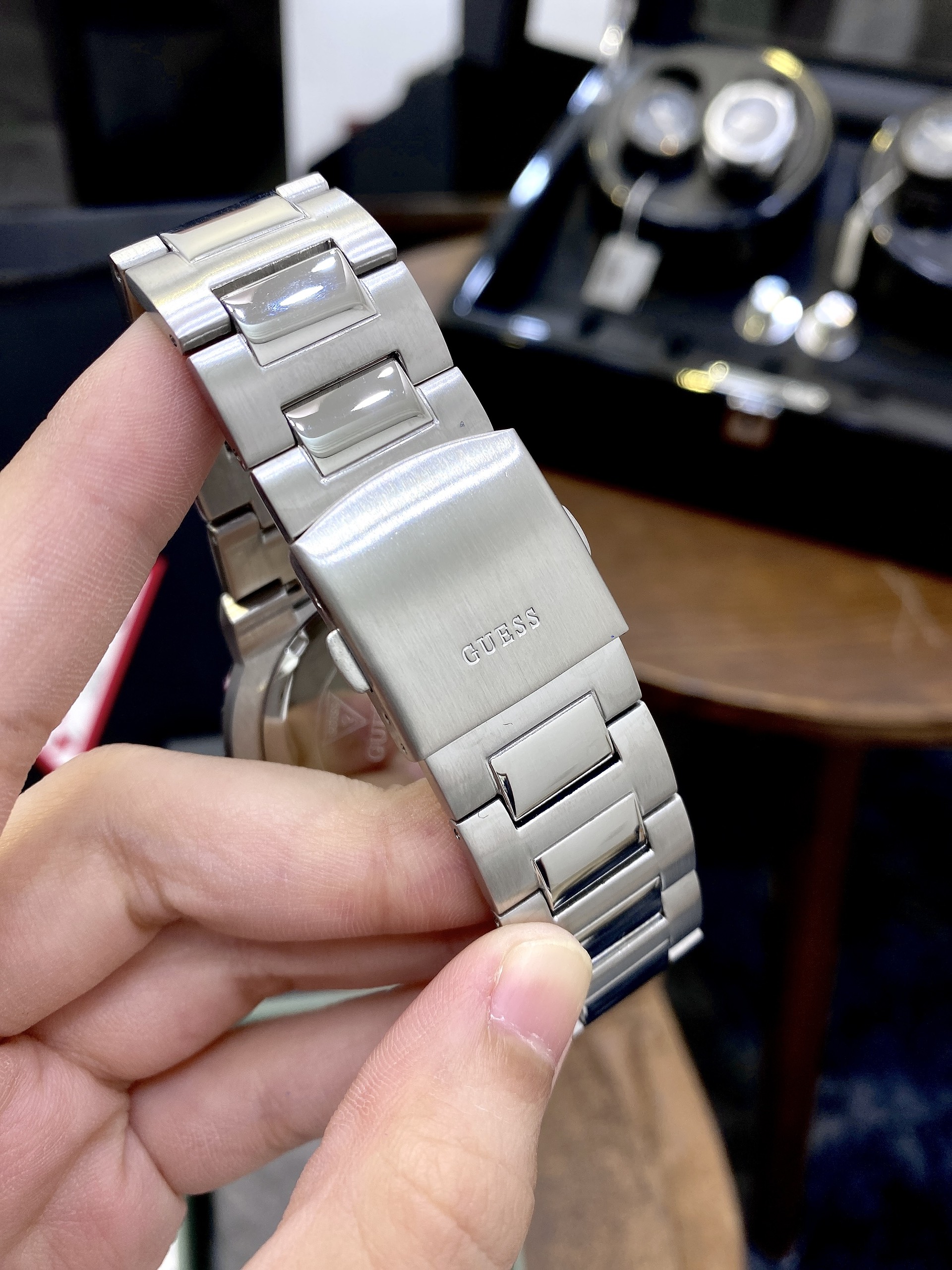 Đồng hồ nam Guess dây kim loại giá rẻ like auth 3 phiên bản 44mm Đồng hồ nam Guess dây kim loại giá rẻ like auth 3 phiên bản 44mm