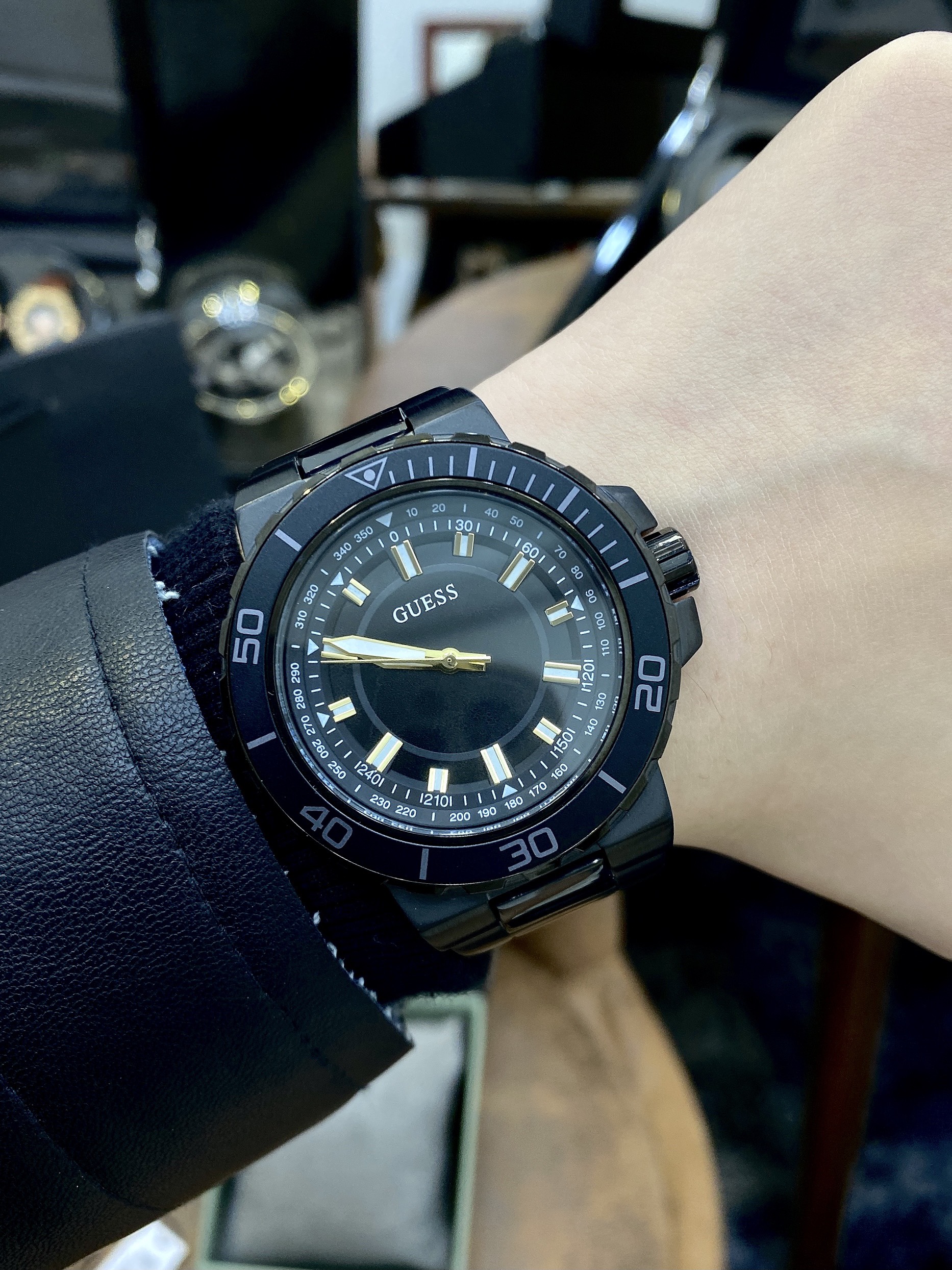 Đồng hồ nam Guess dây kim loại giá rẻ like auth 3 phiên bản 44mm Đồng hồ nam Guess dây kim loại giá rẻ like auth 3 phiên bản 44mm