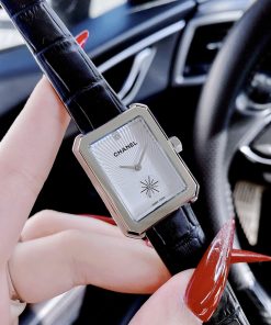 Đồng hồ Chanel nữ giá rẻ mặt chữ nhật dây da màu đen Like Auth 30x34mm