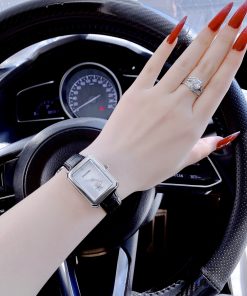 Đồng hồ Chanel nữ giá rẻ mặt chữ nhật dây da màu đen Like Auth 30x34mm