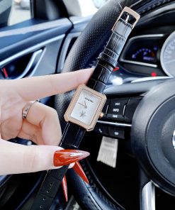 Đồng hồ nữ Chanel Boy Friend Like Auth giá rẻ màu vàng hồng 30x34mm