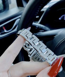 Đồng hồ nữ Guess Chain Bracelet dây kim loại dạng xích mặt vuông 28x28mm