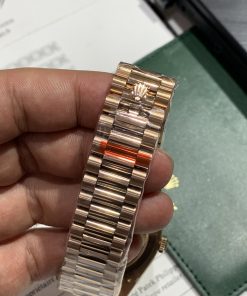 Đồng hồ Rolex Day-Date Replica 11 cọc số Ruby niềng đá baguette 40mm