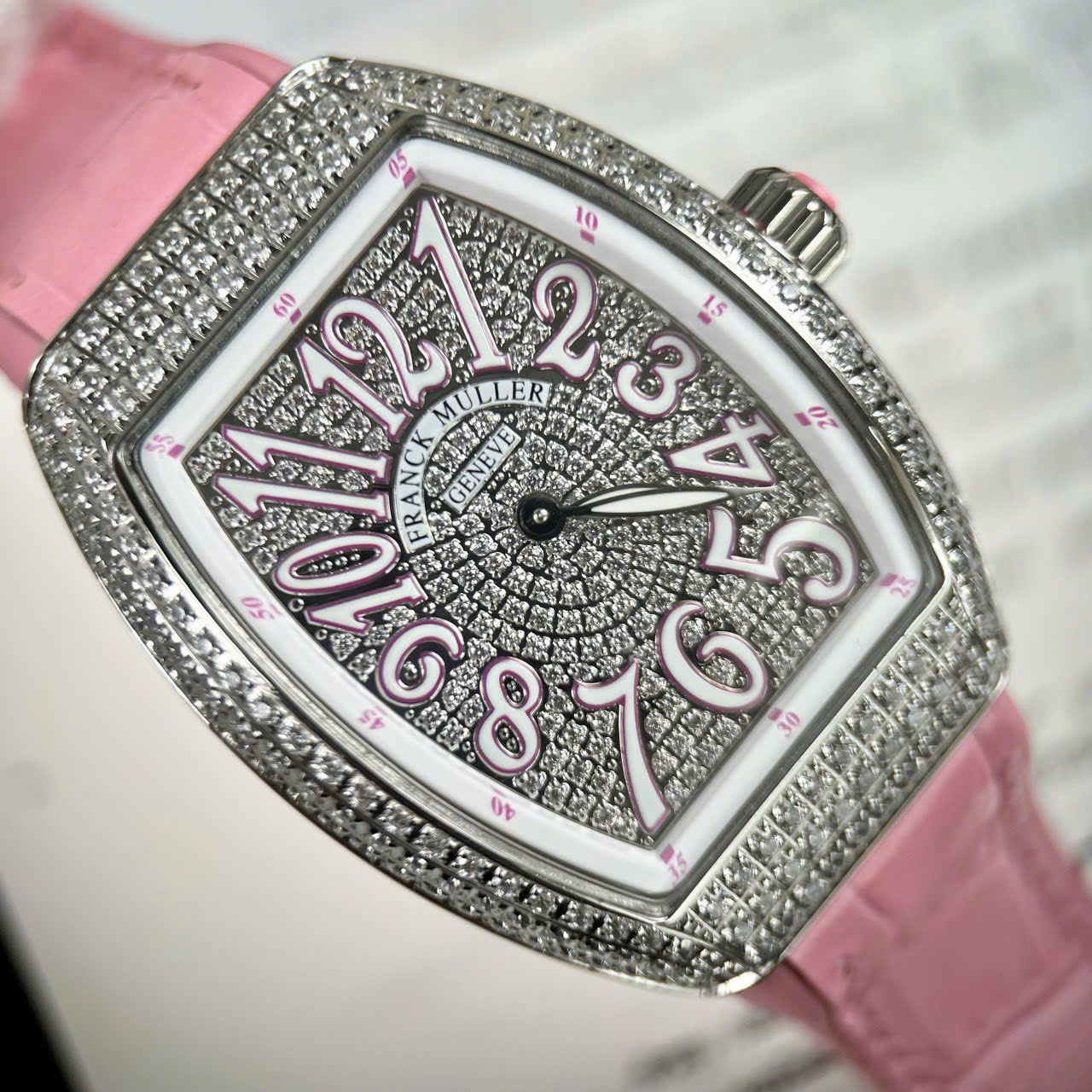 Đồng hồ nữ Franck Muller V32 ABF thuỵ sỹ màu hồng cá tính 36mm Đồng hồ nữ Franck Muller V32 ABF thuỵ sỹ màu hồng cá tính 36mm