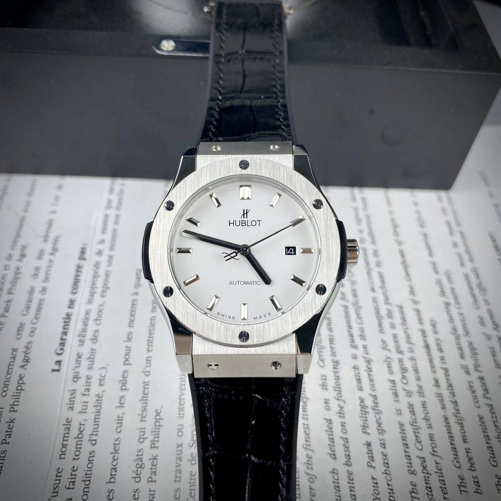 Toàn bộ thông tin về đồng hồ Hublot giá 2 triệu trên thị trường