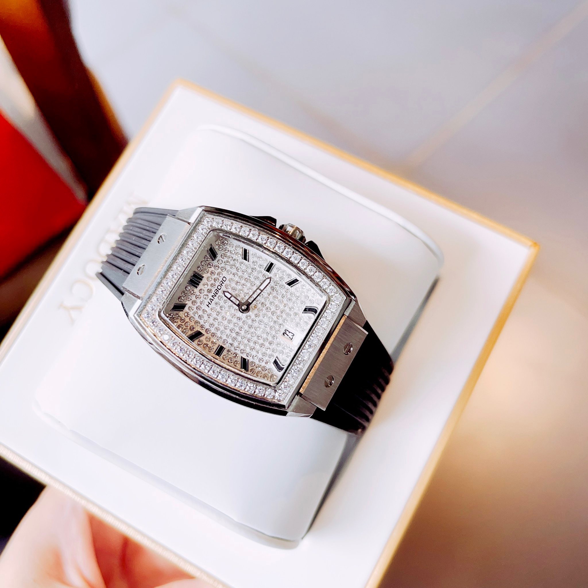 Đồng hồ Hanboro chính hãng nữ mặt đính đá Swarovski 36mm (1) Đồng hồ Hanboro chính hãng nữ mặt đính đá Swarovski 36mm (2)
