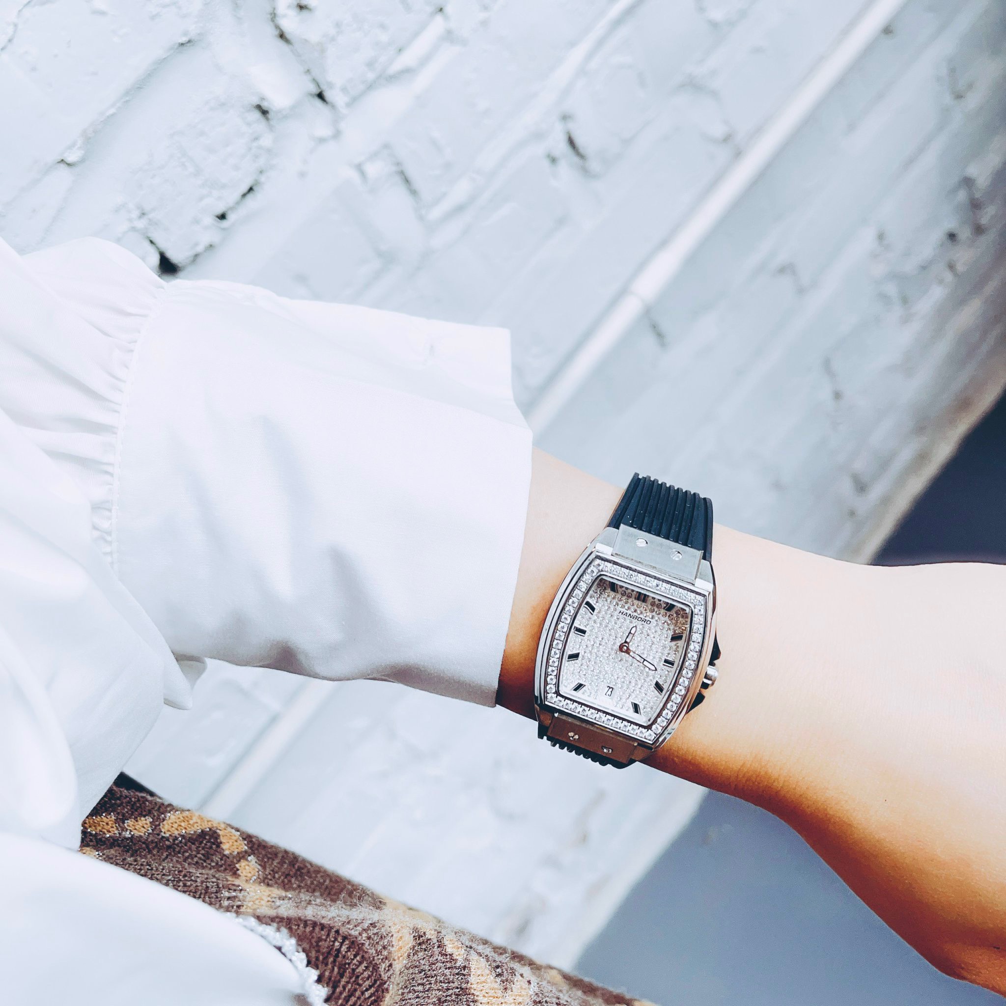 Đồng hồ Hanboro chính hãng nữ mặt đính đá Swarovski 36mm (2) Đồng hồ Hanboro chính hãng nữ mặt đính đá Swarovski 36mm (2)