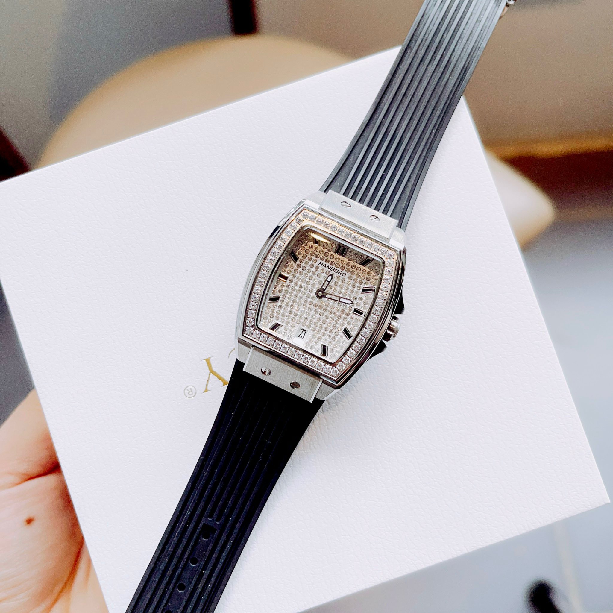 Đồng hồ Hanboro chính hãng nữ mặt đính đá Swarovski 36mm (3) Đồng hồ Hanboro chính hãng nữ mặt đính đá Swarovski 36mm (2)