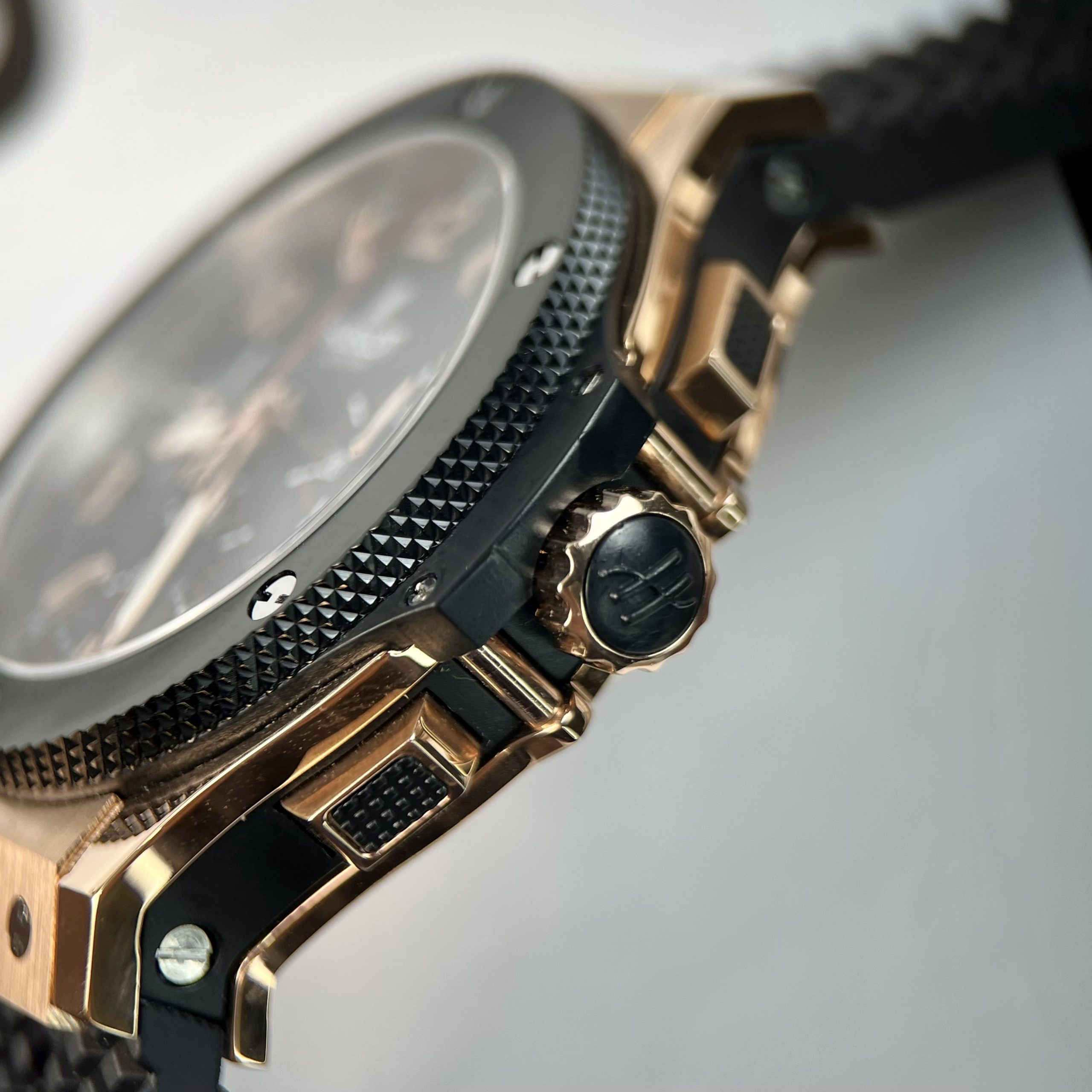 Đồng hồ Hublot Big Bang Chronograph King Gold Replica 11 41mm (3) Đồng hồ Hublot Big Bang Chronograph King Gold Replica 11 41mm (2)