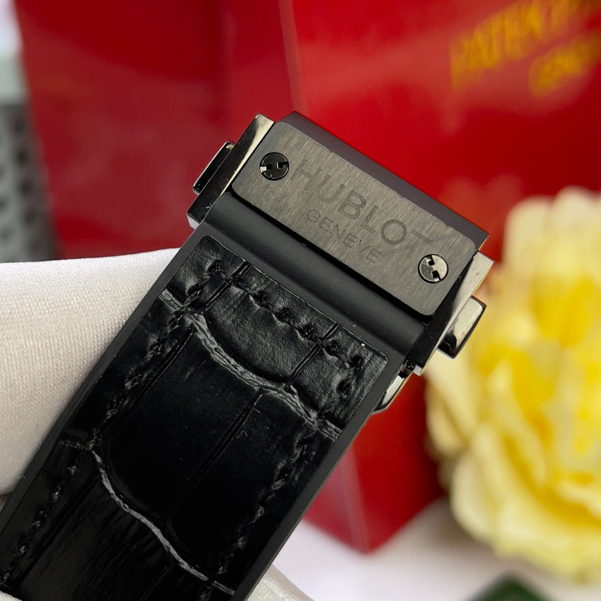 Đồng hồ Hublot Classic Fusion nam màu đen Fake giá rẻ 42mm (3) Đồng hồ Hublot Classic Fusion nam màu đen Fake giá rẻ 42mm (2)