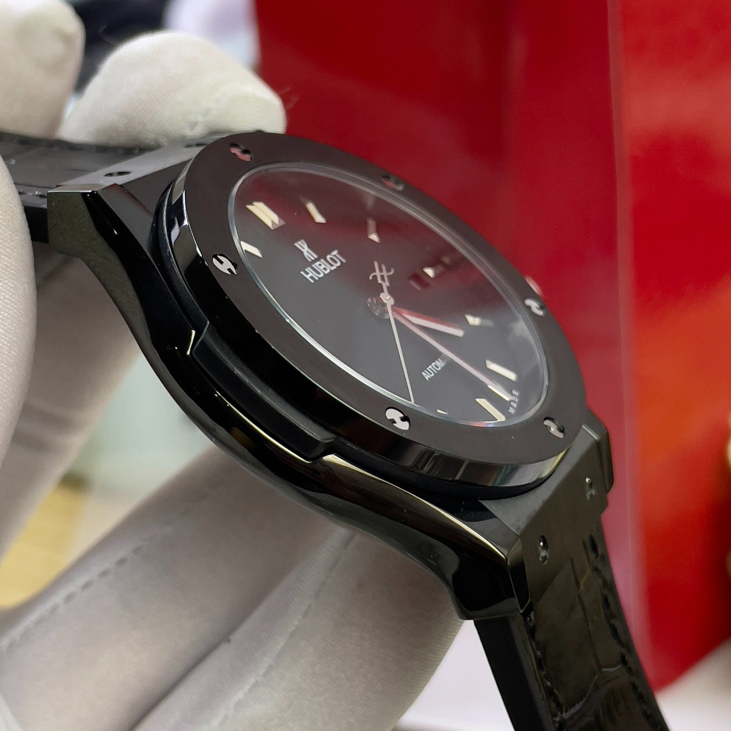 Đồng hồ Hublot Classic Fusion nam màu đen Fake giá rẻ 42mm (5) Đồng hồ Hublot Classic Fusion nam màu đen Fake giá rẻ 42mm (2)