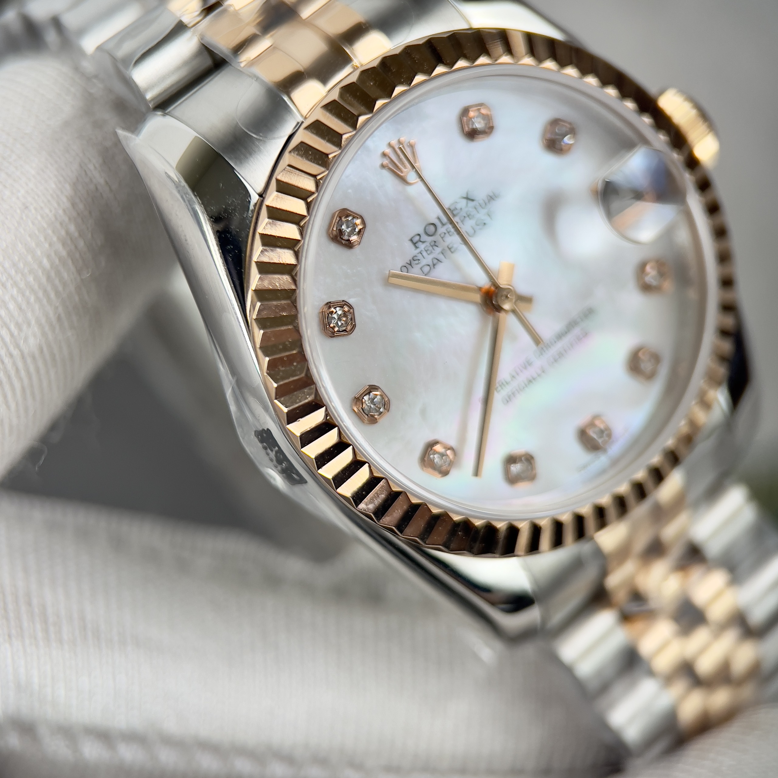 Đồng hồ Rolex DateJust nữ mặt khảm xà cừ Replica 11 EW Factory 31mm (4) Đồng hồ Rolex DateJust nữ mặt khảm xà cừ Replica 11 EW Factory 31mm (2)