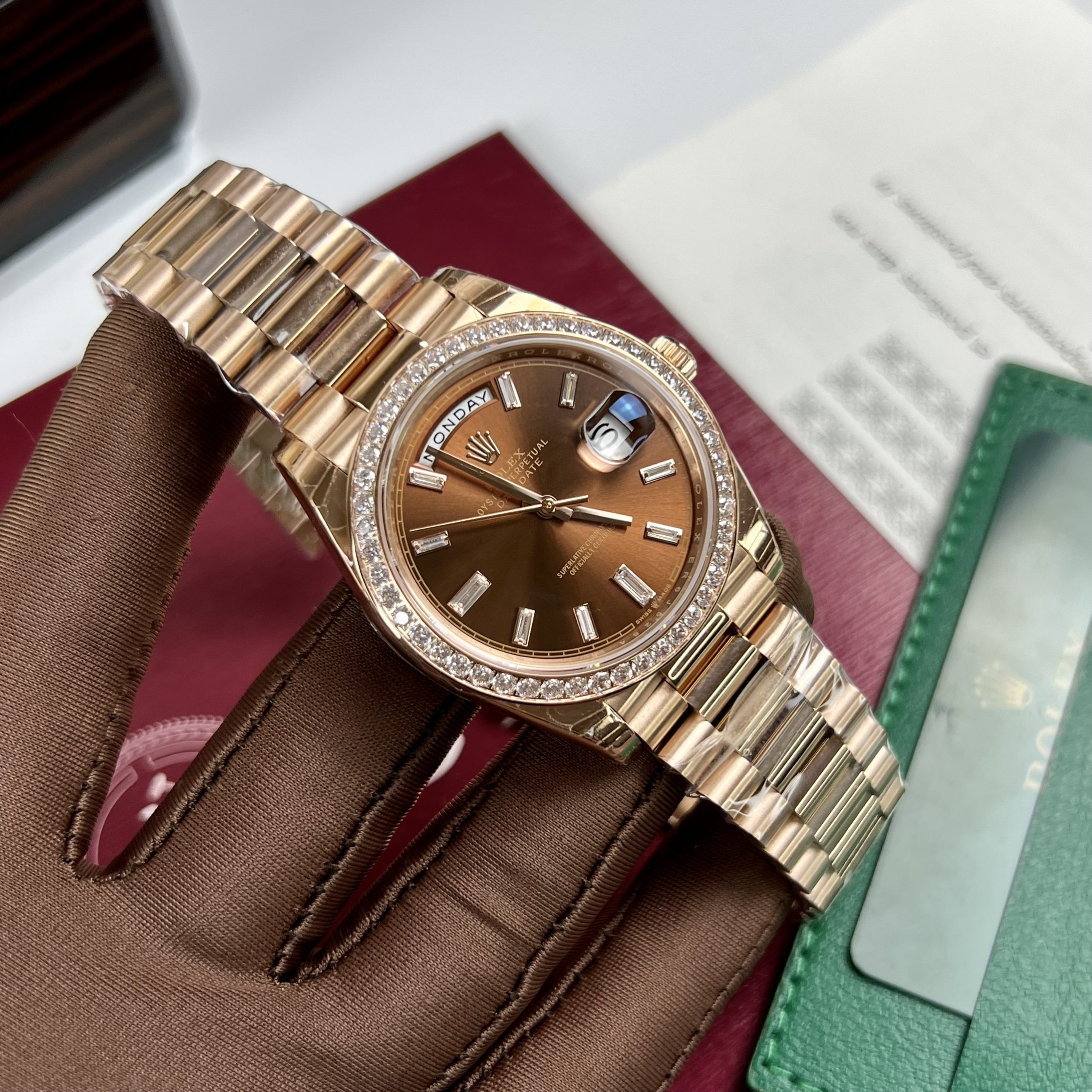 Đồng hồ Rolex Day-Date màu Rose Gold Replica 11 EW Factory 40mm (2) Đồng hồ Rolex Day-Date màu Rose Gold Replica 11 EW Factory 40mm (2)