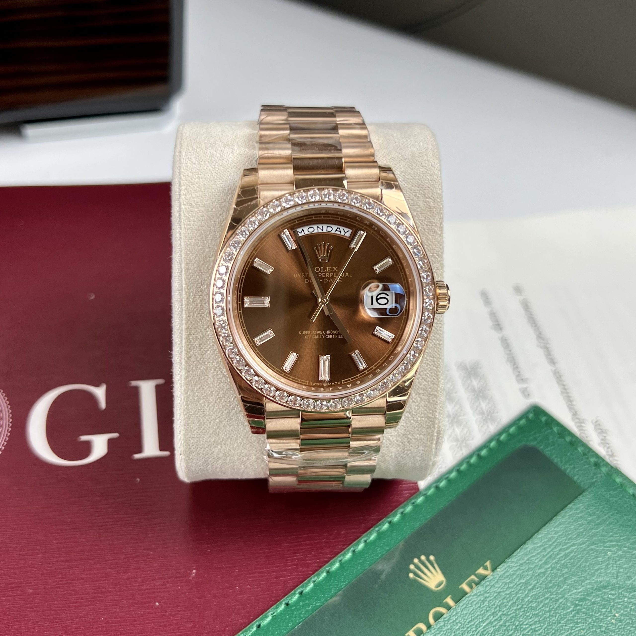 Đồng hồ Rolex Day-Date màu Rose Gold Replica 11 EW Factory 40mm (3) Đồng hồ Rolex Day-Date màu Rose Gold Replica 11 EW Factory 40mm (2)