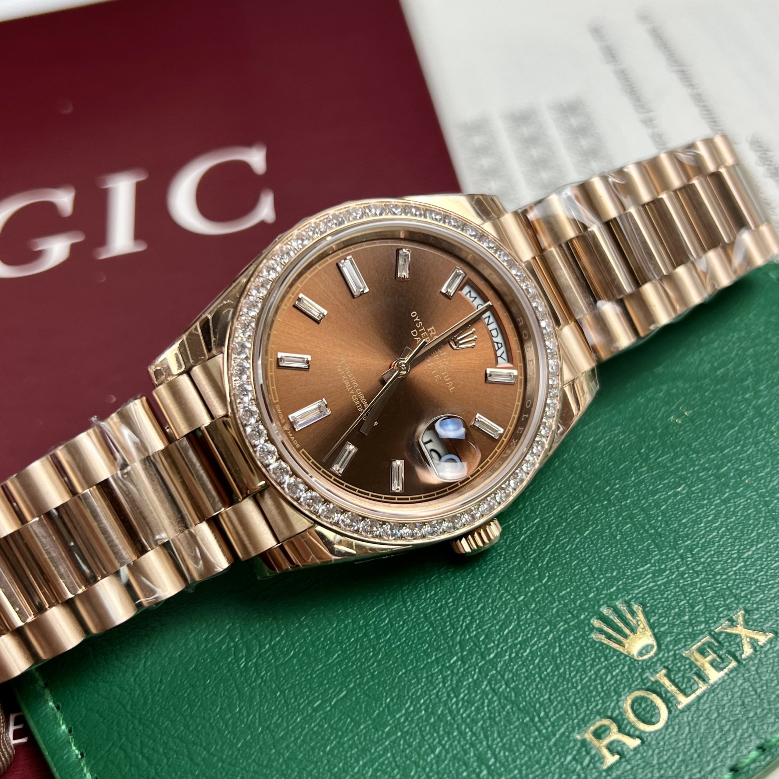 Đồng hồ Rolex Day-Date màu Rose Gold Replica 11 EW Factory 40mm (4) Đồng hồ Rolex Day-Date màu Rose Gold Replica 11 EW Factory 40mm (2)