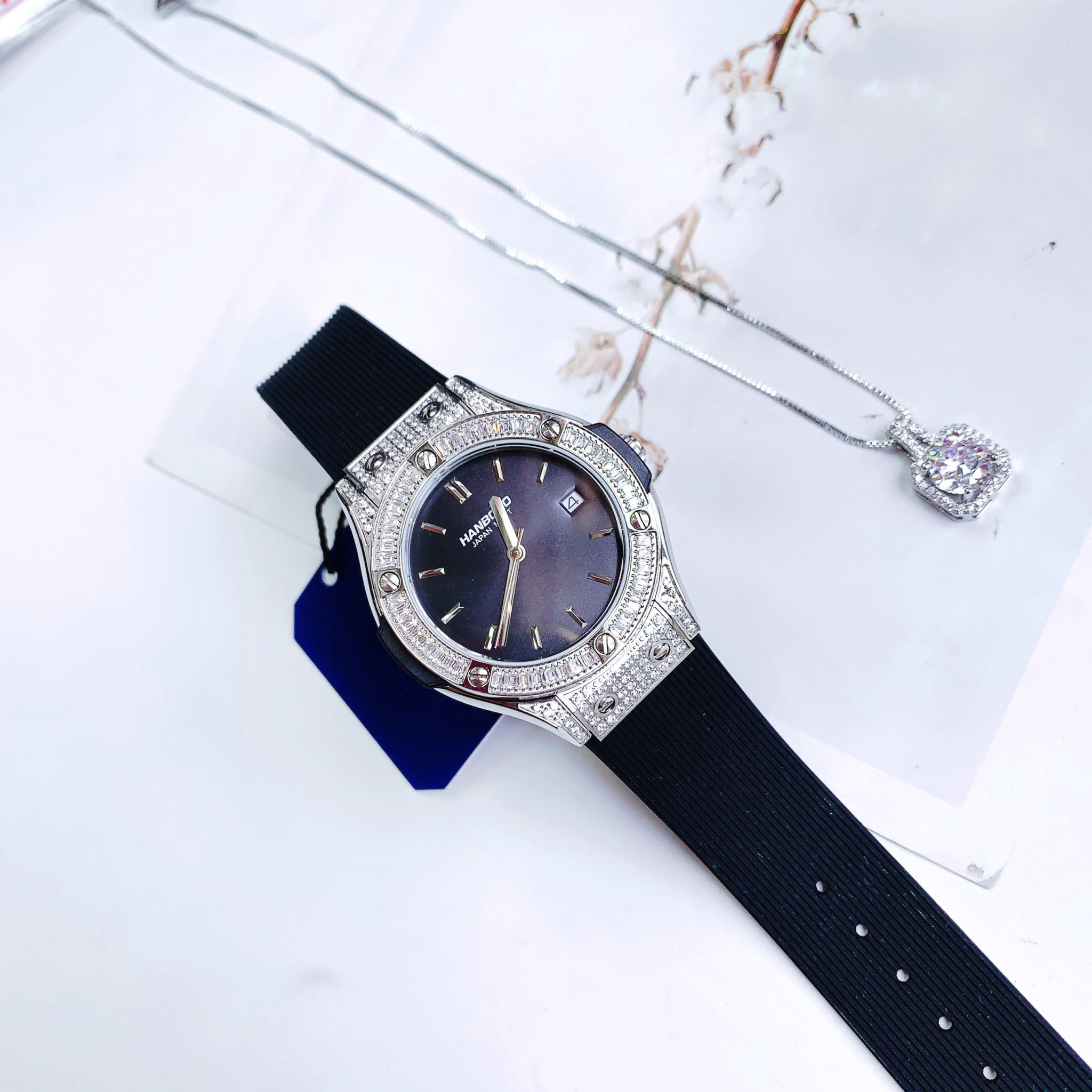 Đồng hồ chính hãng Hanboro nữ đính đá dáng Hublot 33mm (4) Đồng hồ chính hãng Hanboro nữ đính đá dáng Hublot 33mm (2)