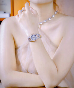 Đồng hồ đeo tay nữ đẹp Patek Philippe Nautilus demi đính đá fake cao cấp 32mm