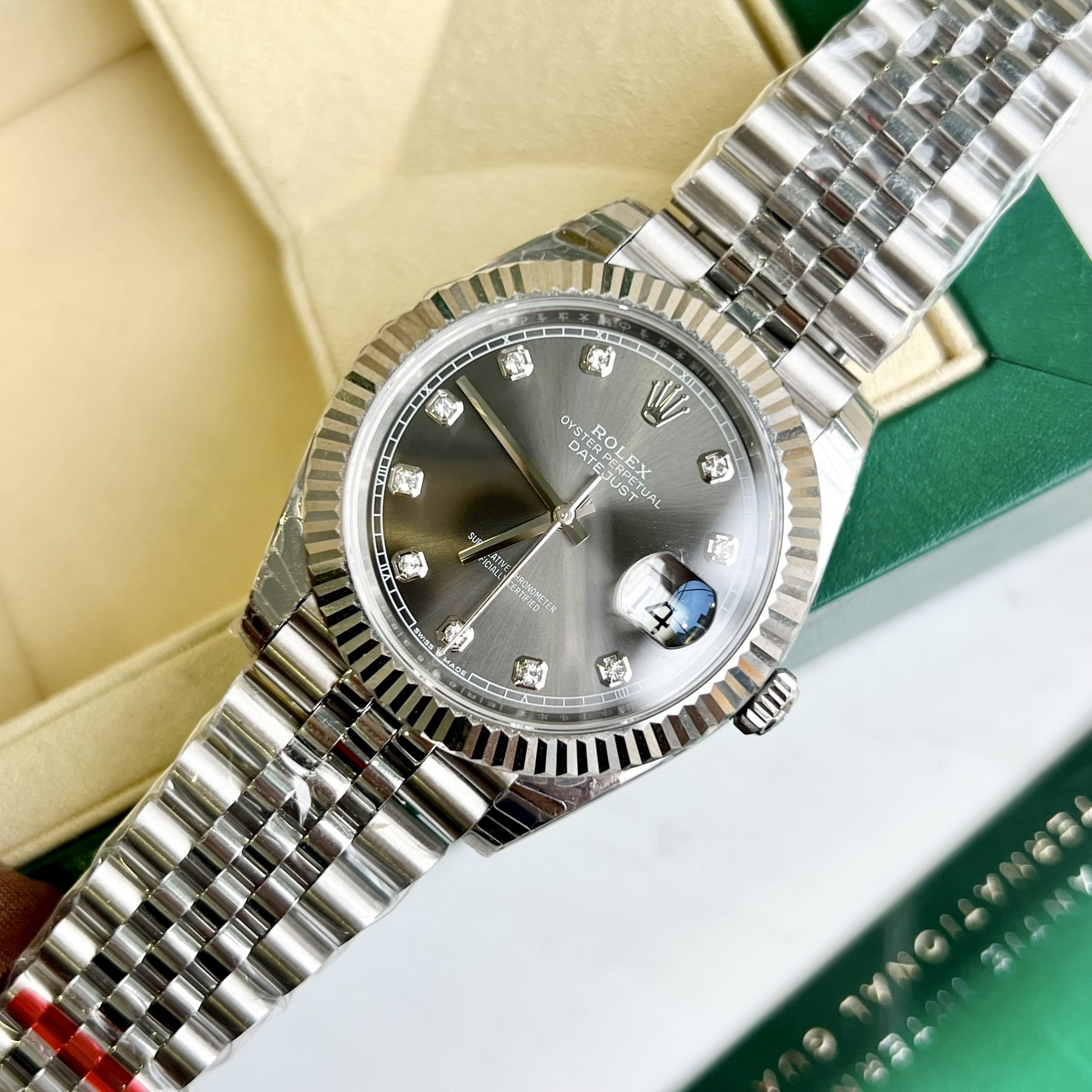 Đồng hồ nam Rolex DateJust Rep 11 mặt xám cọc số đá 41mm (3) Đồng hồ nam Rolex DateJust Rep 11 mặt xám cọc số đá 41mm (2)
