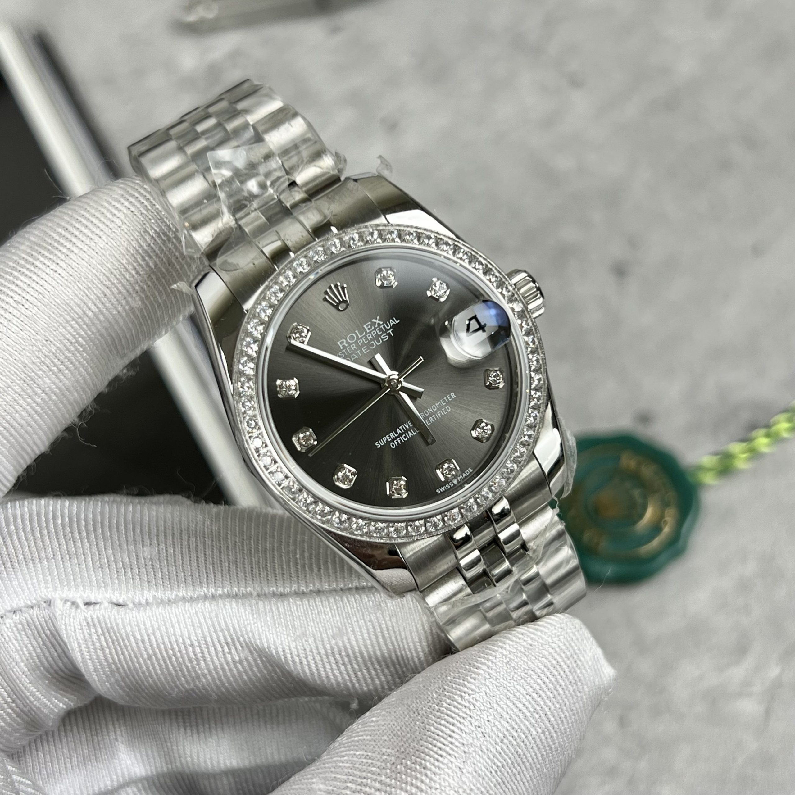 Đồng hồ nam Rolex DateJust Replica 11 nam đính đá EW Factory 41mm (1) Đồng hồ nam Rolex DateJust Replica 11 nam đính đá EW Factory 41mm (2)