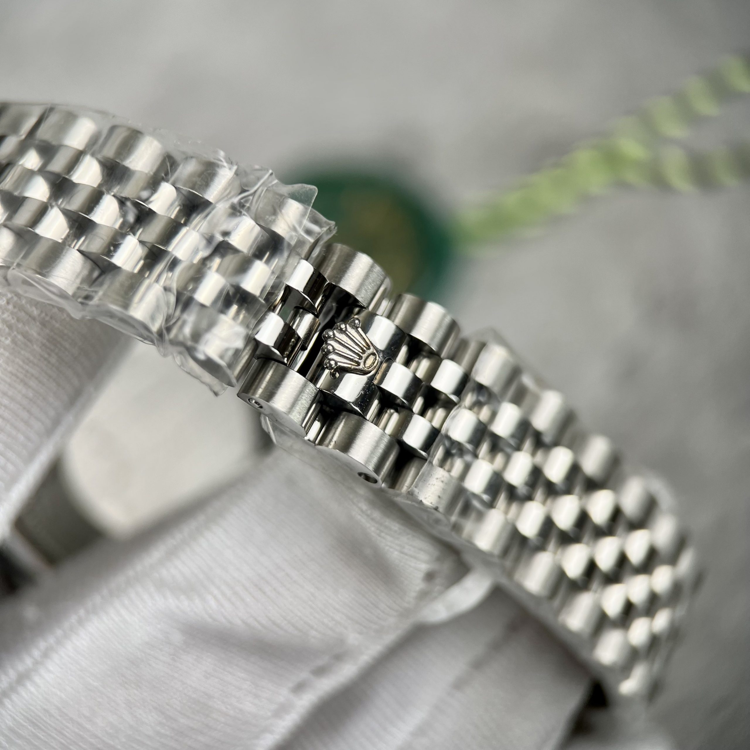 Đồng hồ nam Rolex DateJust Replica 11 nam đính đá EW Factory 41mm (3) Đồng hồ nam Rolex DateJust Replica 11 nam đính đá EW Factory 41mm (2)