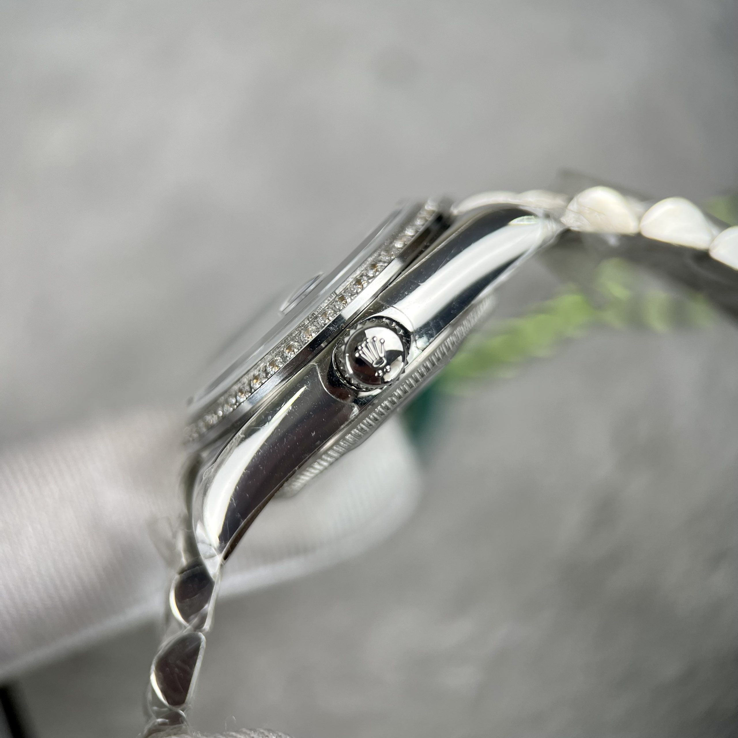 Đồng hồ nam Rolex DateJust Replica 11 nam đính đá EW Factory 41mm (4) Đồng hồ nam Rolex DateJust Replica 11 nam đính đá EW Factory 41mm (2)