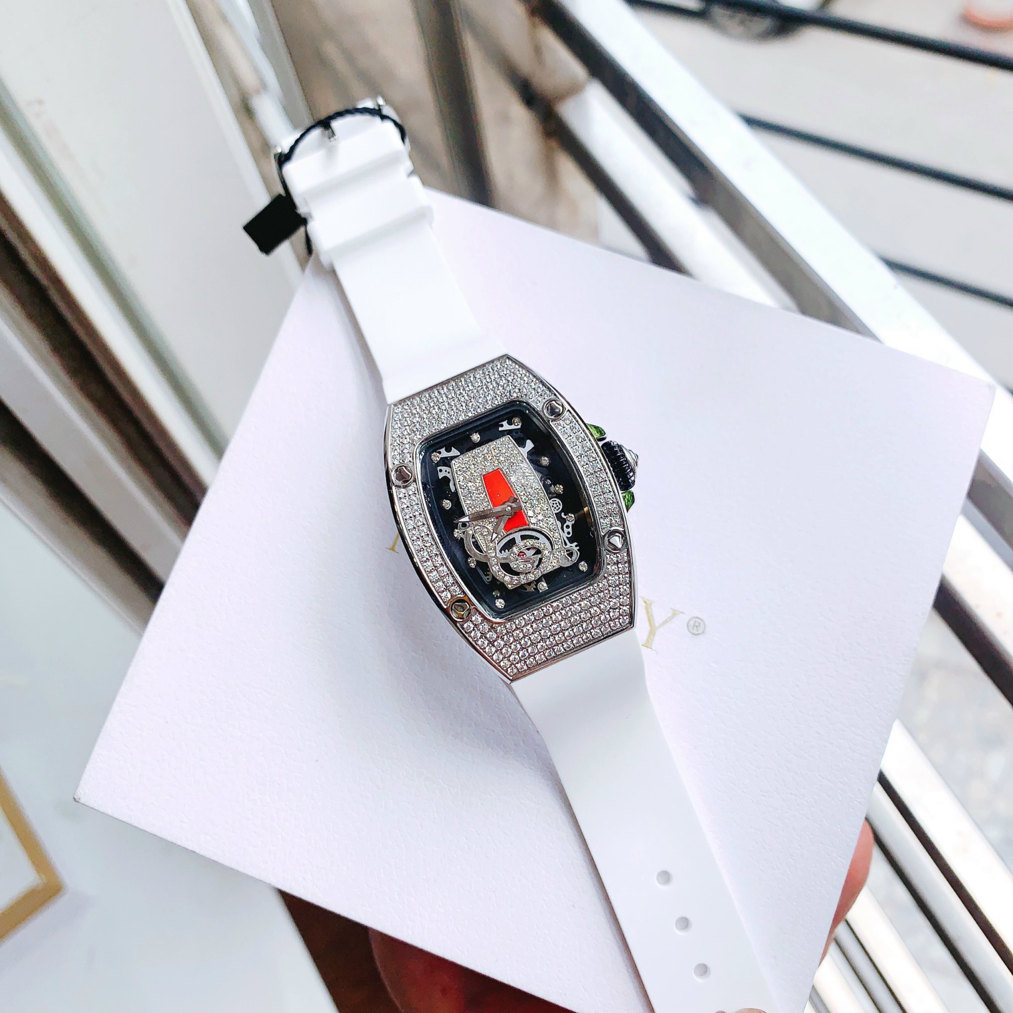 Đồng hồ nữ Hanboro chính hãng họa tiết nốt nhạc 36mm (3) Đồng hồ nữ Hanboro chính hãng họa tiết nốt nhạc 36mm (2)