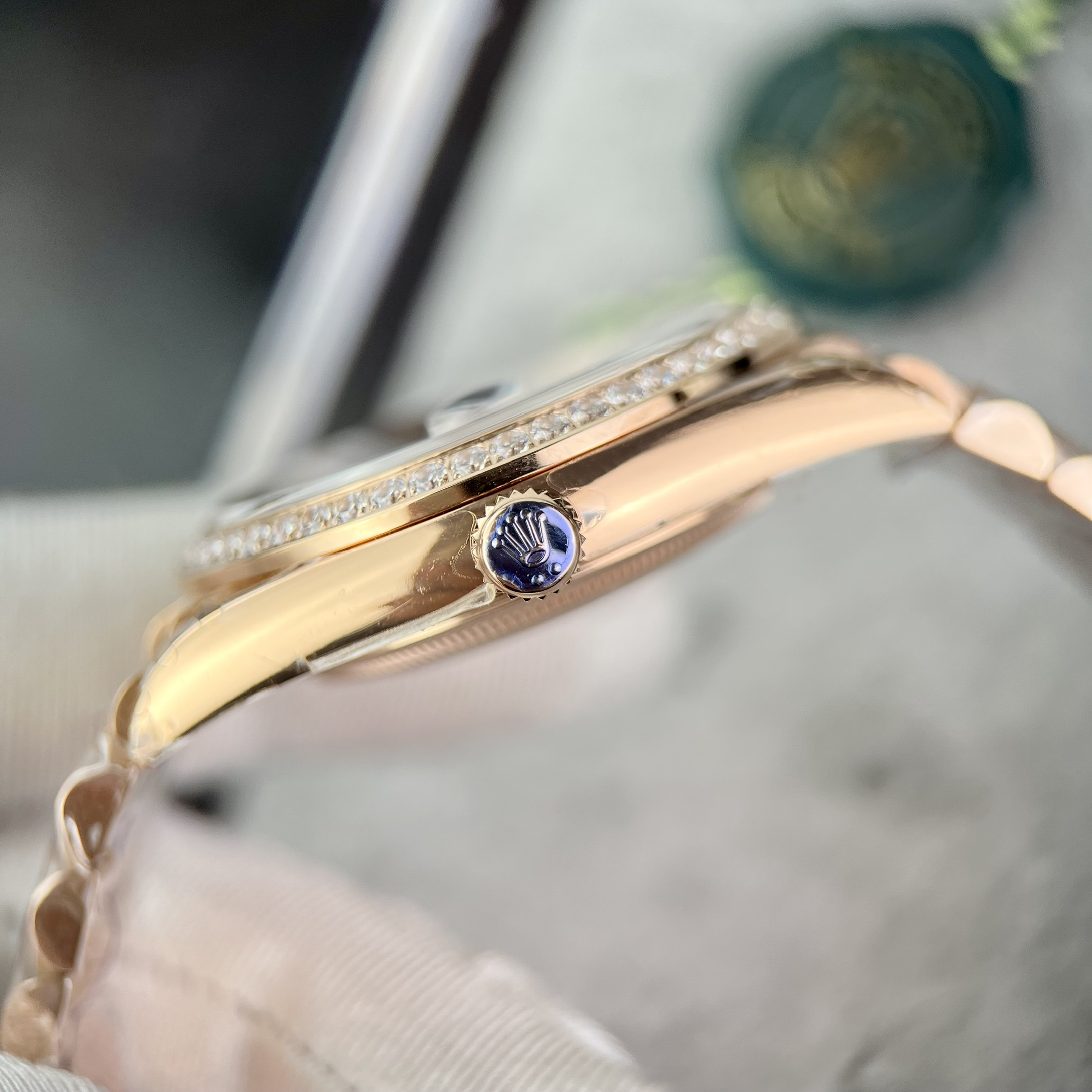 Đồng hồ Rolex Day-Date Rose Gold nam đính đá Replica 11 thụy sỹ 40mm (7) Đồng hồ Rolex Day-Date Rose Gold nam đính đá Replica 11 thụy sỹ 40mm (2)