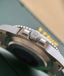 Đồng hồ Rolex Submariner Hulk màu xanh Rep 11 Thụy Sỹ Clean Factory 40mm (2)